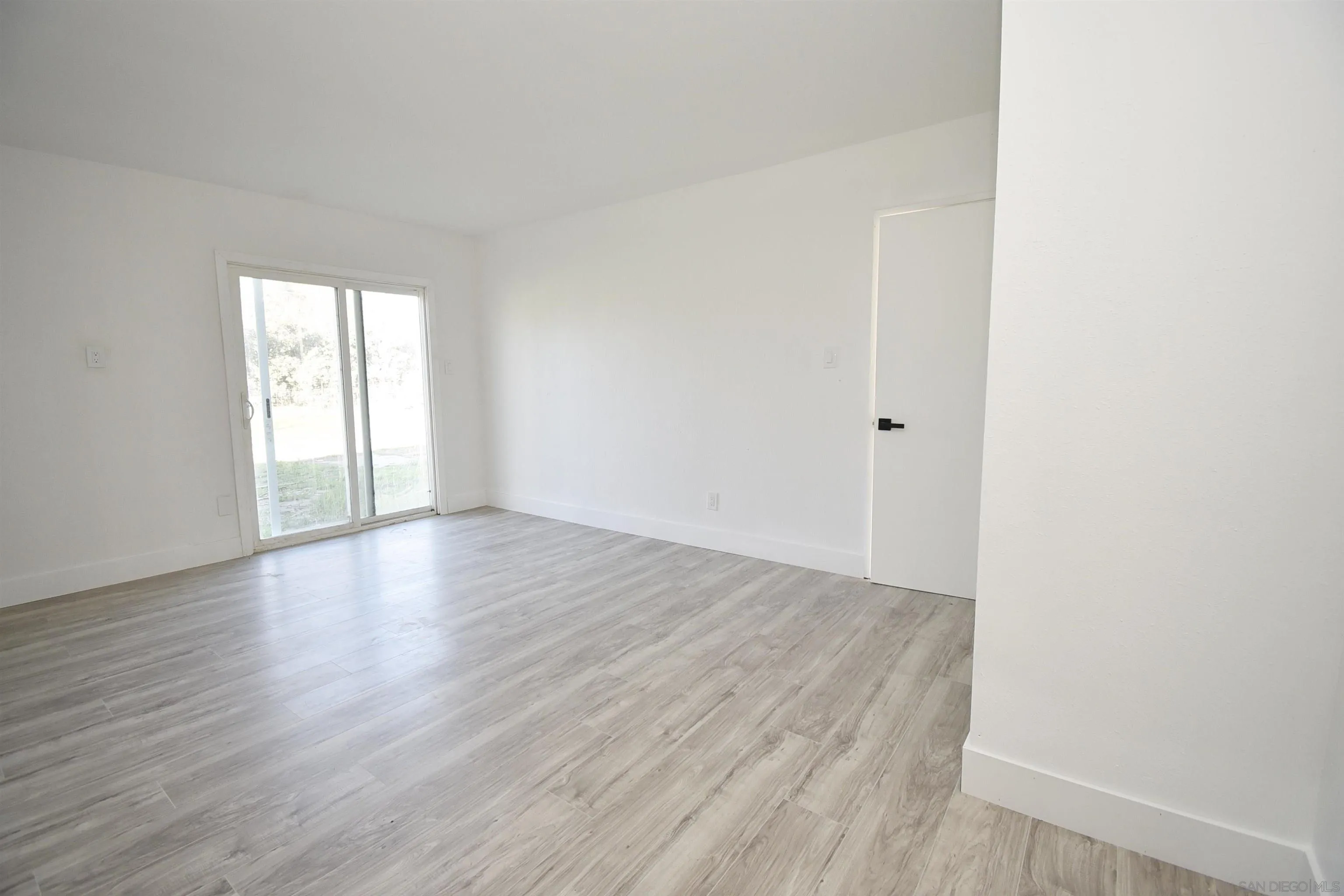 https://cdn.realtyfeed.com/cdn/127/260001759/b4685505f9e3f923a896a90afb8fc2d3.webp