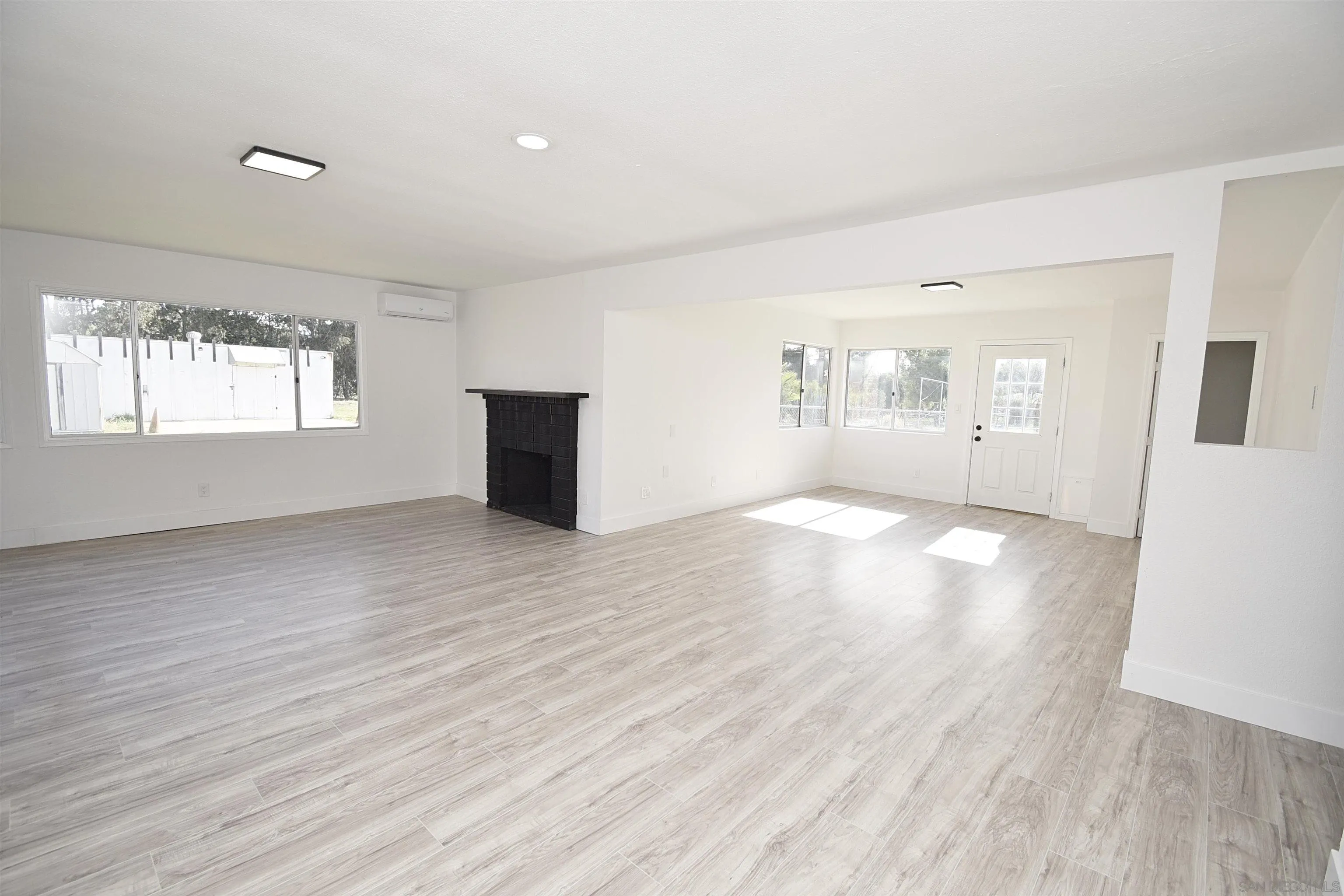 https://cdn.realtyfeed.com/cdn/127/260001759/cd6f447d26e2198193fc425c977c27b2.webp