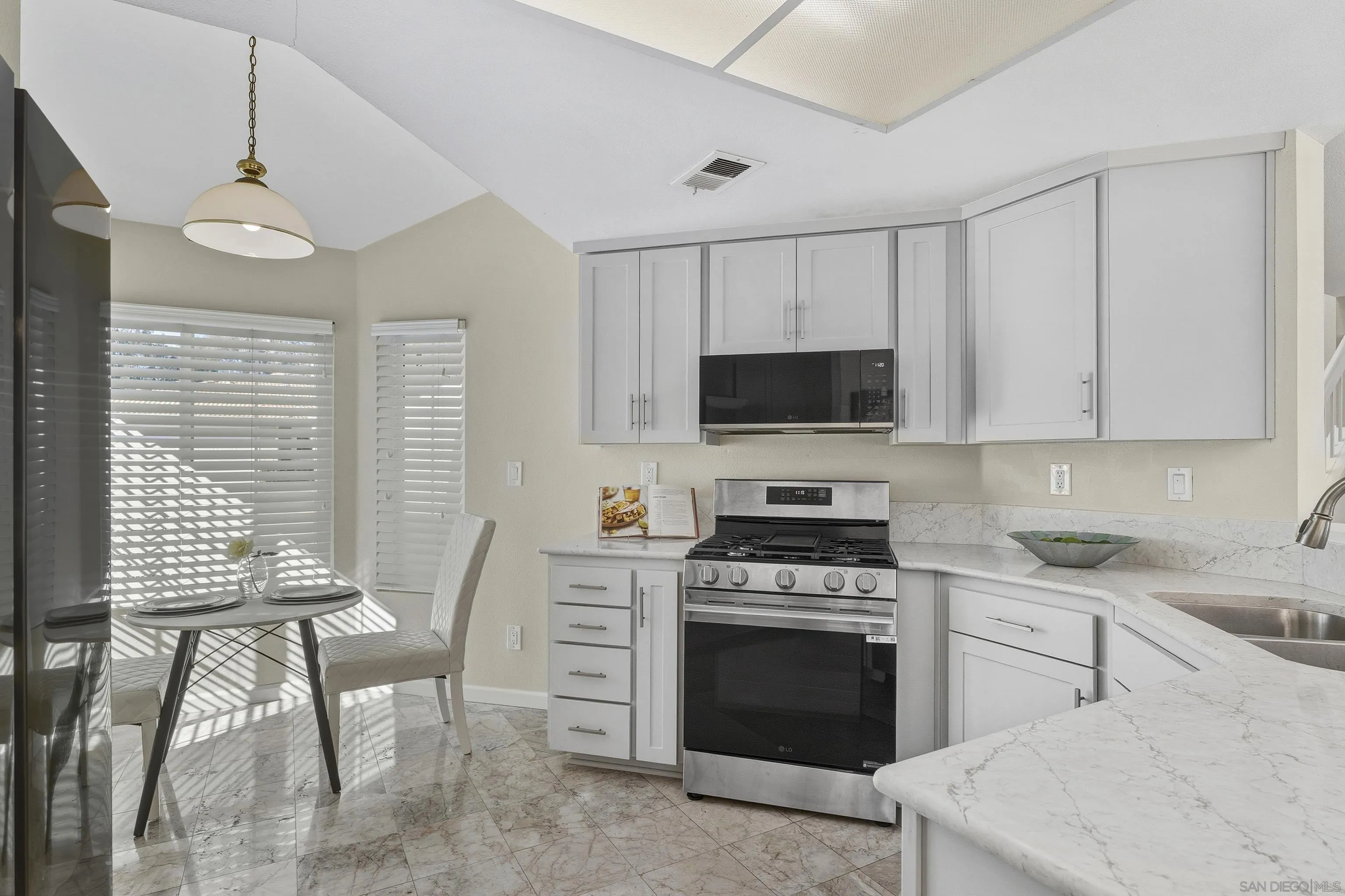 https://cdn.realtyfeed.com/cdn/127/260001760/4ea0d4d9e3874c1cf5853817f97973ad.webp