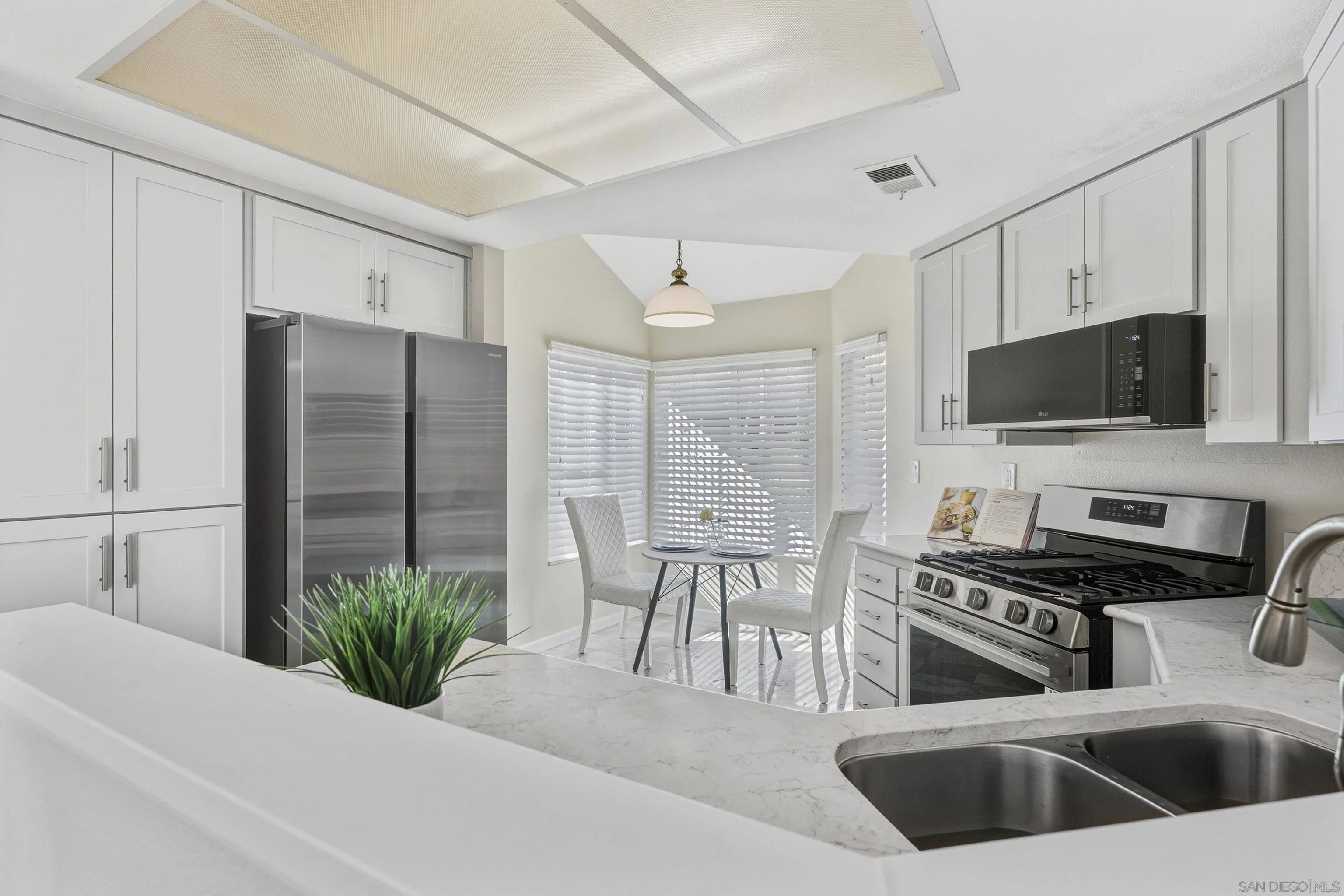 https://cdn.realtyfeed.com/cdn/127/260001760/6074aeeaf5813e7501ef6902d581f9c8.webp