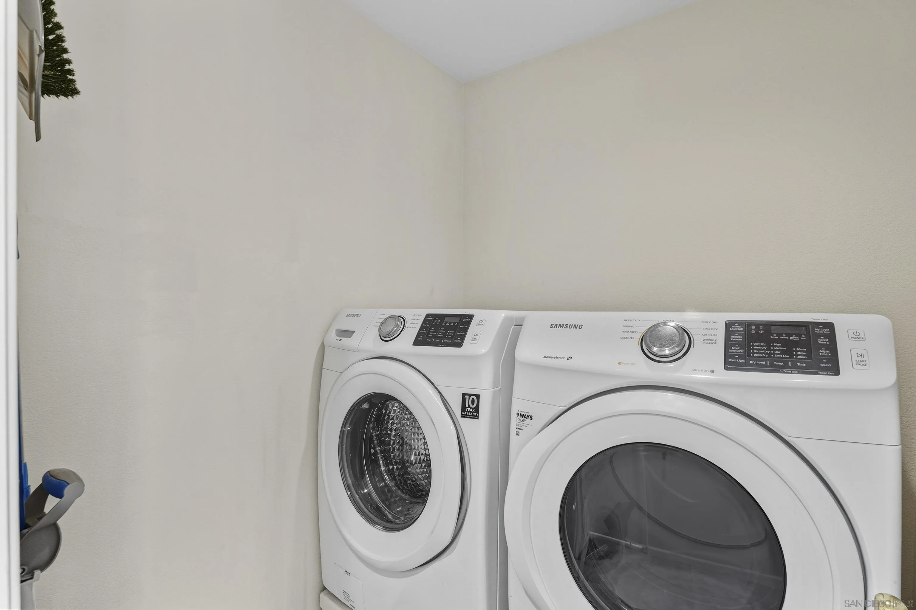 https://cdn.realtyfeed.com/cdn/127/260001760/6a1decbdd25c8df7c9a9008c4ca9fad4.webp