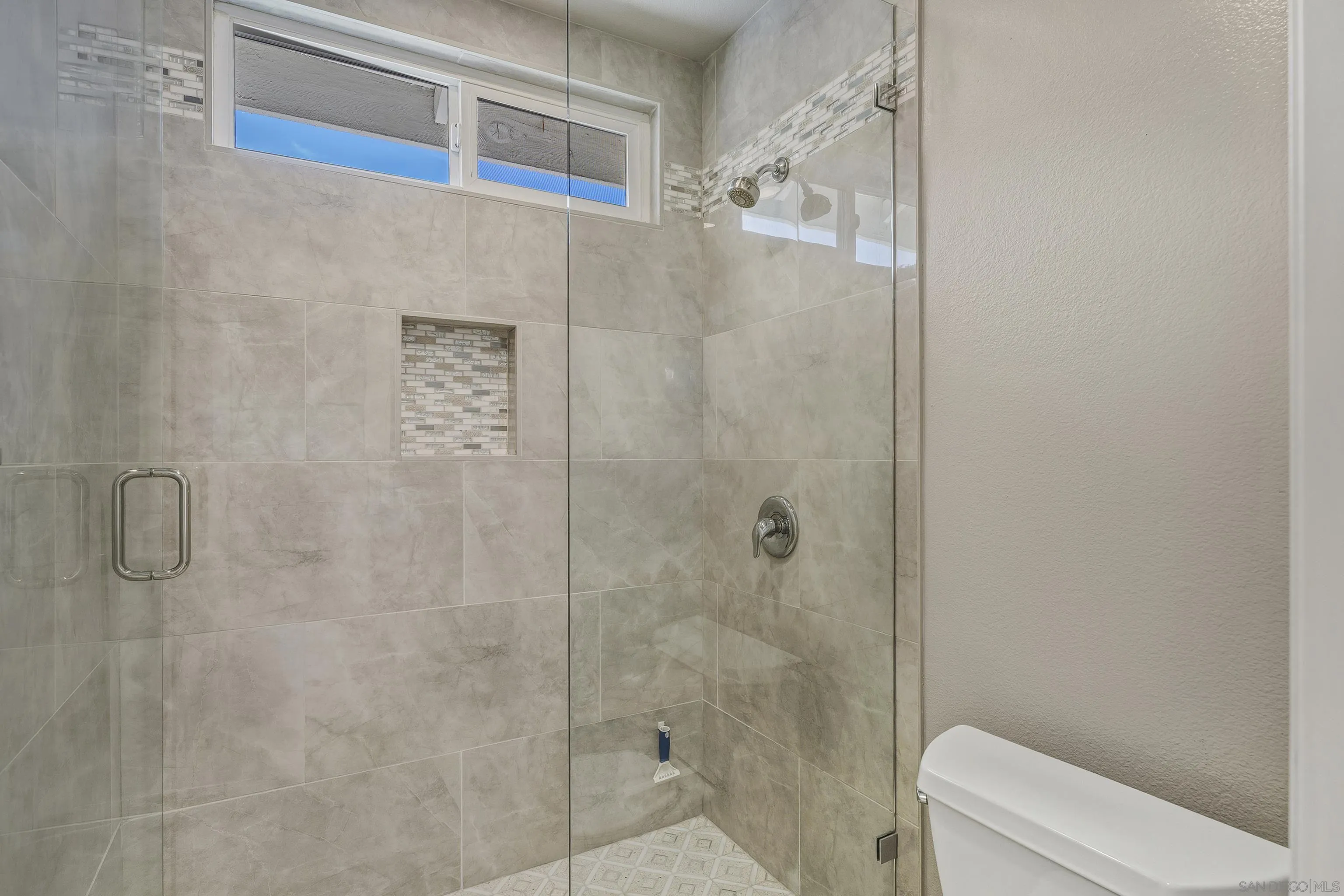 https://cdn.realtyfeed.com/cdn/127/260001760/adfacb87f819e01b432874be2537206a.webp