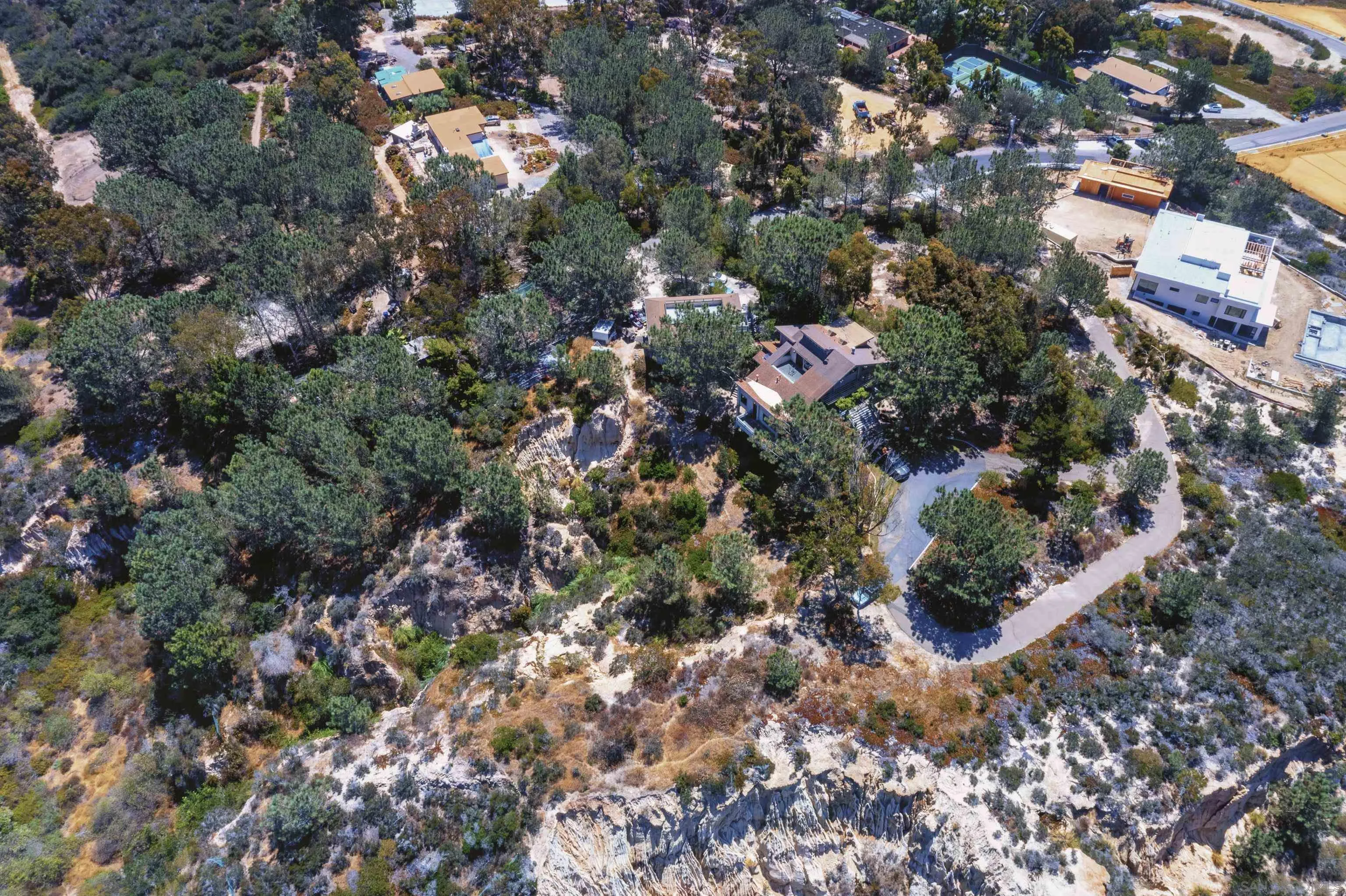 https://cdn.realtyfeed.com/cdn/127/260001766/8ee9508773eea4dd5757b39d921586e0.webp