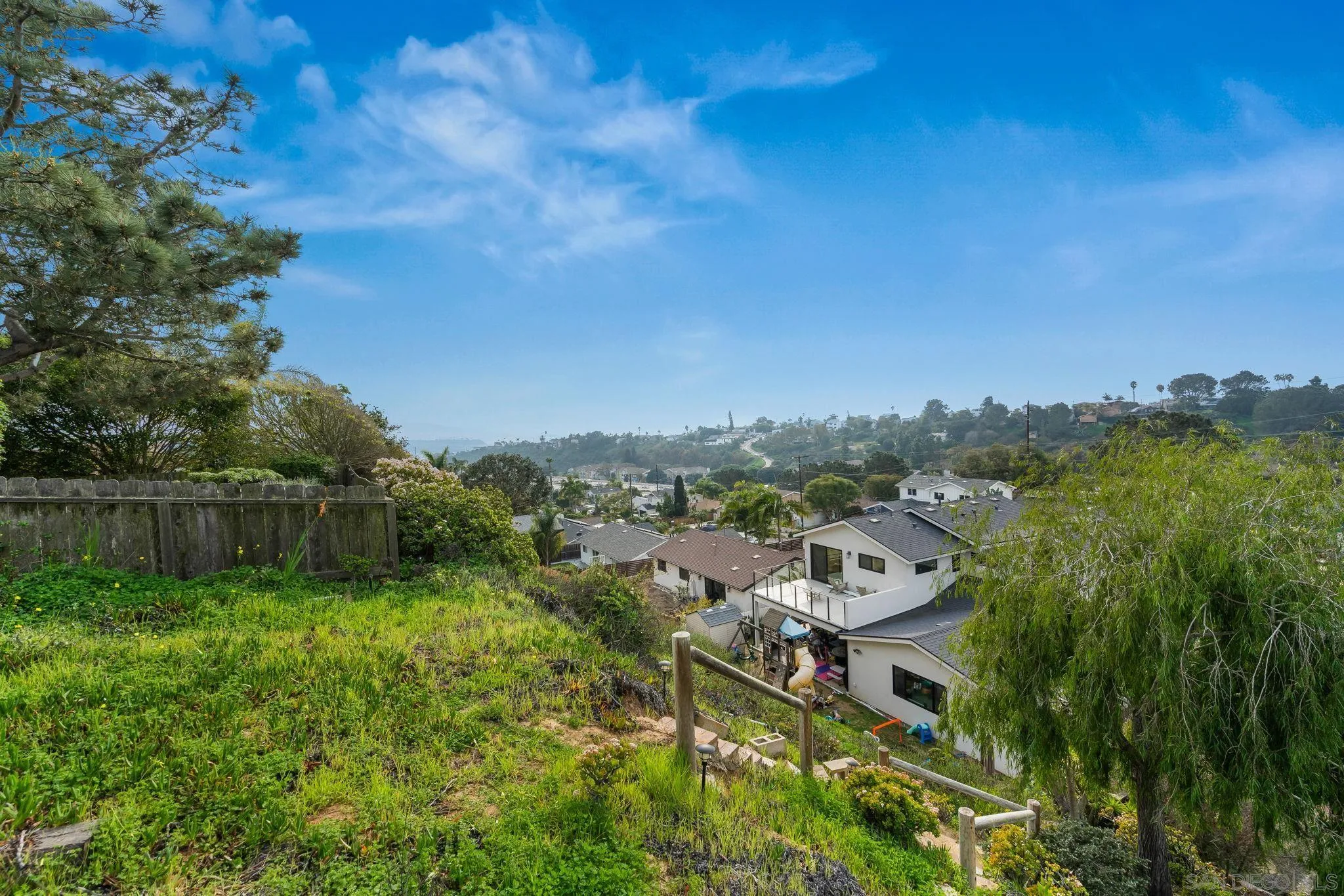 https://cdn.realtyfeed.com/cdn/127/260001771/1588abbcd43cf64d9f637559305b68c4.webp