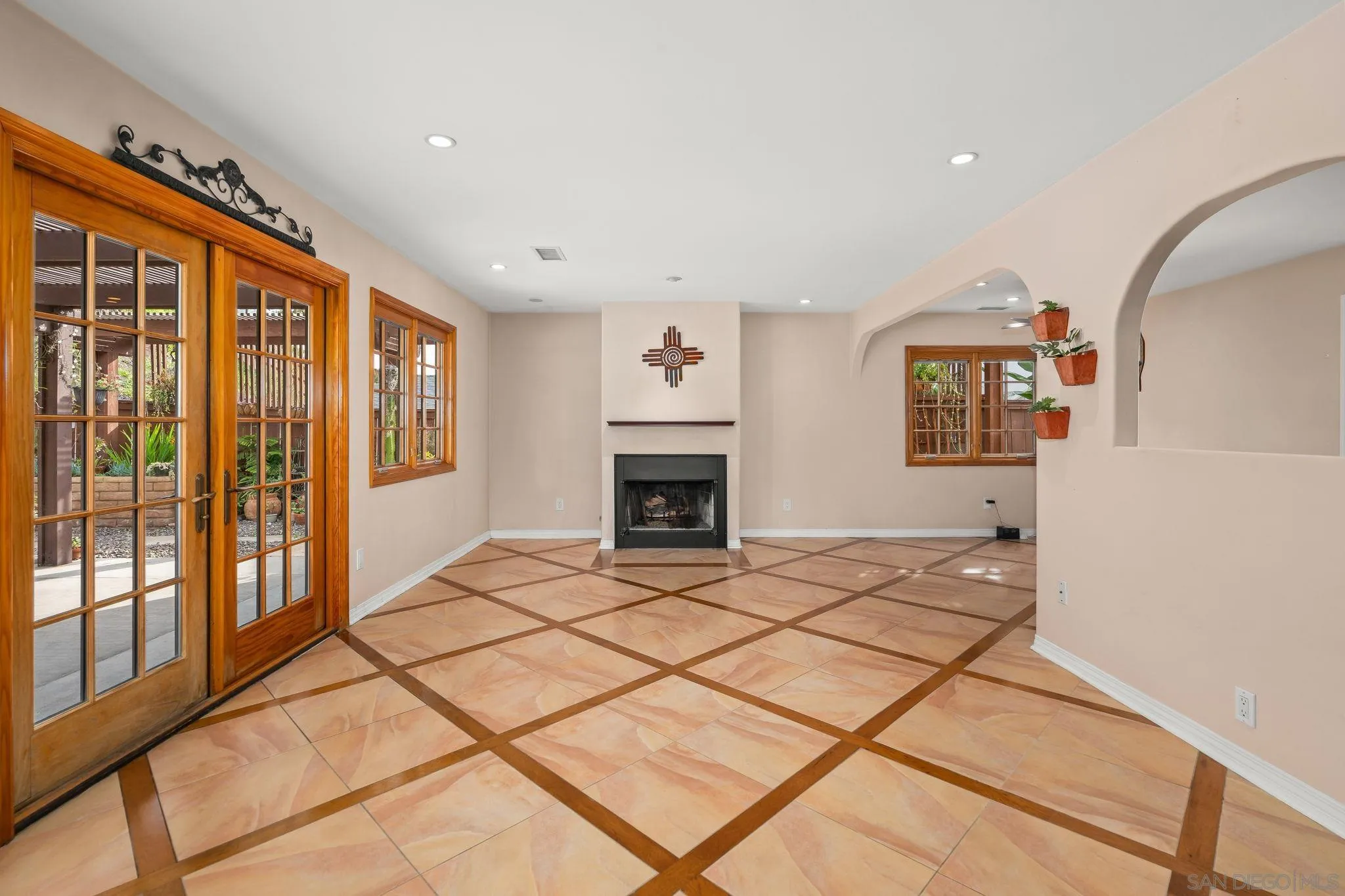 https://cdn.realtyfeed.com/cdn/127/260001771/70821706200c3799d7c46becbdcfc594.webp