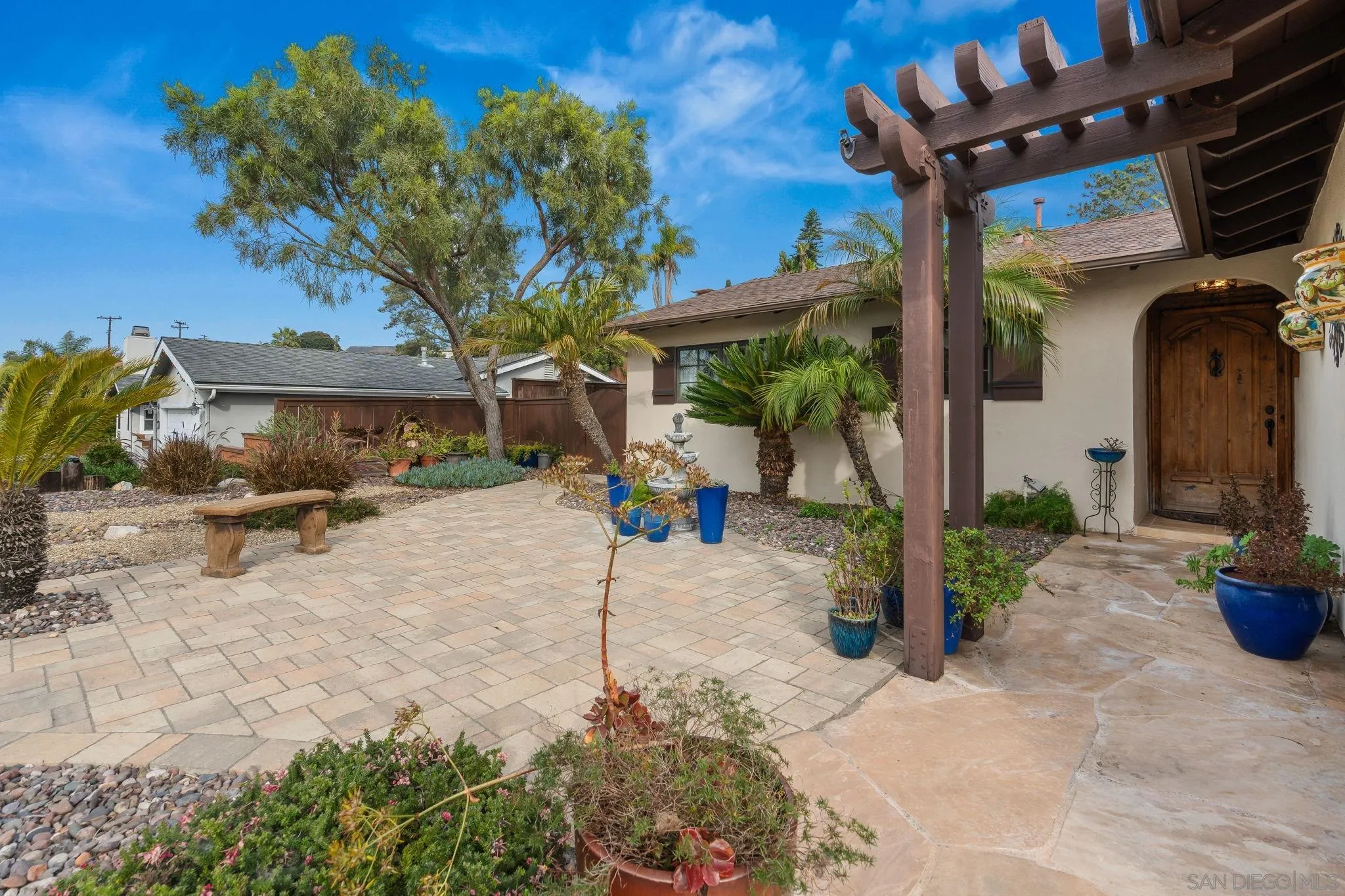 https://cdn.realtyfeed.com/cdn/127/260001771/947f6d2e9a8d6a9617f8edcea9c84ed6.webp