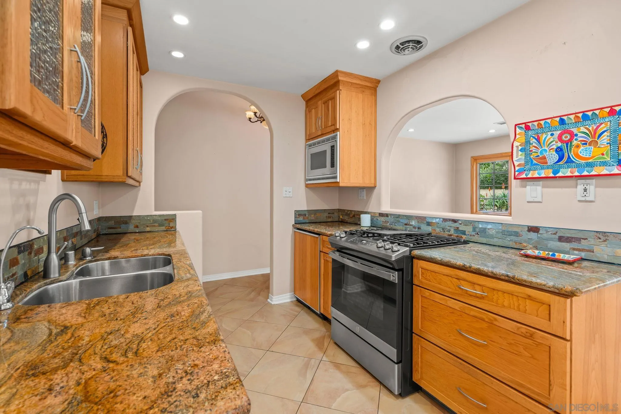 https://cdn.realtyfeed.com/cdn/127/260001771/a560f7b4dfff33219444141c248067b9.webp