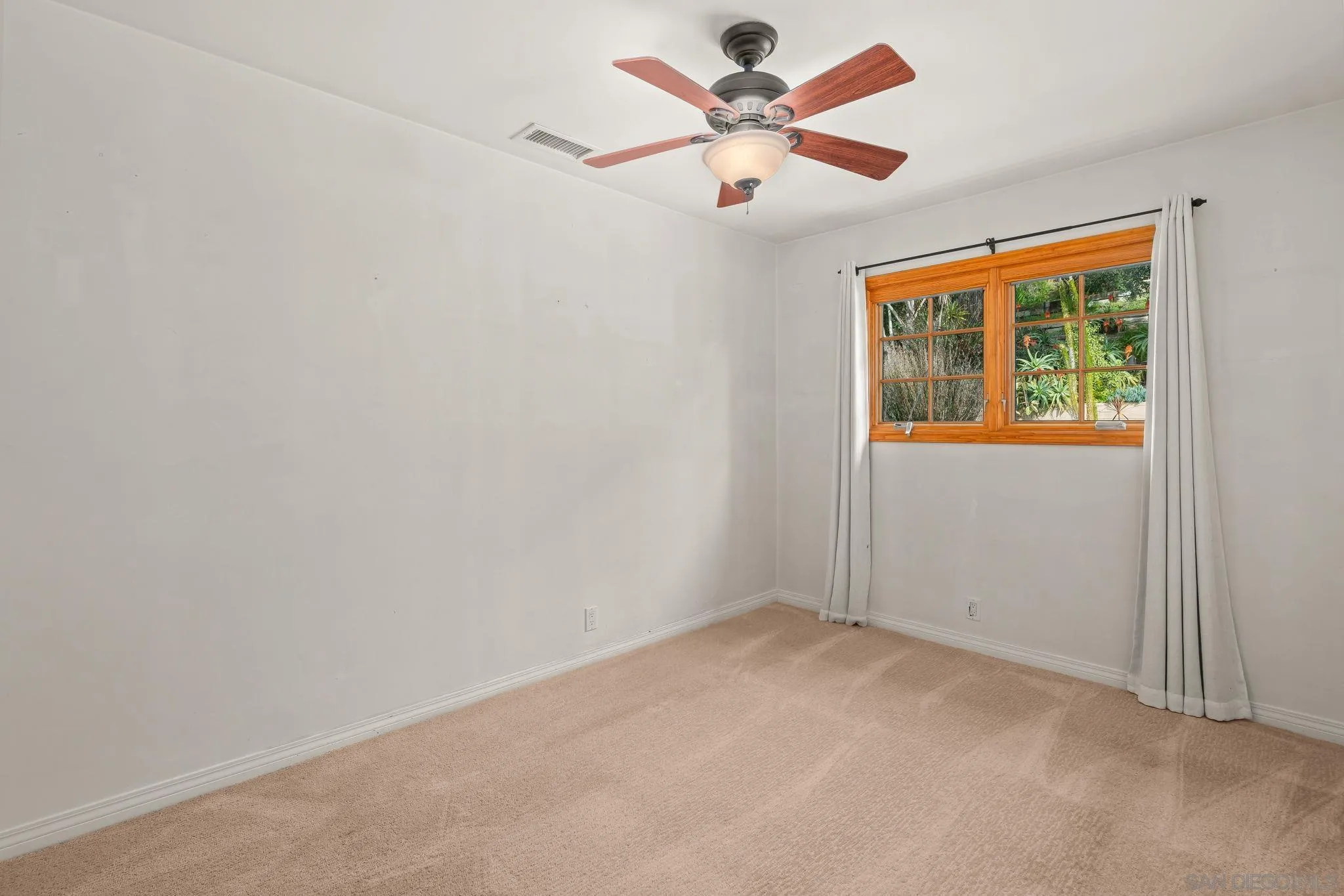 https://cdn.realtyfeed.com/cdn/127/260001771/e2f5ff42036db6608b6a1890363a0821.webp