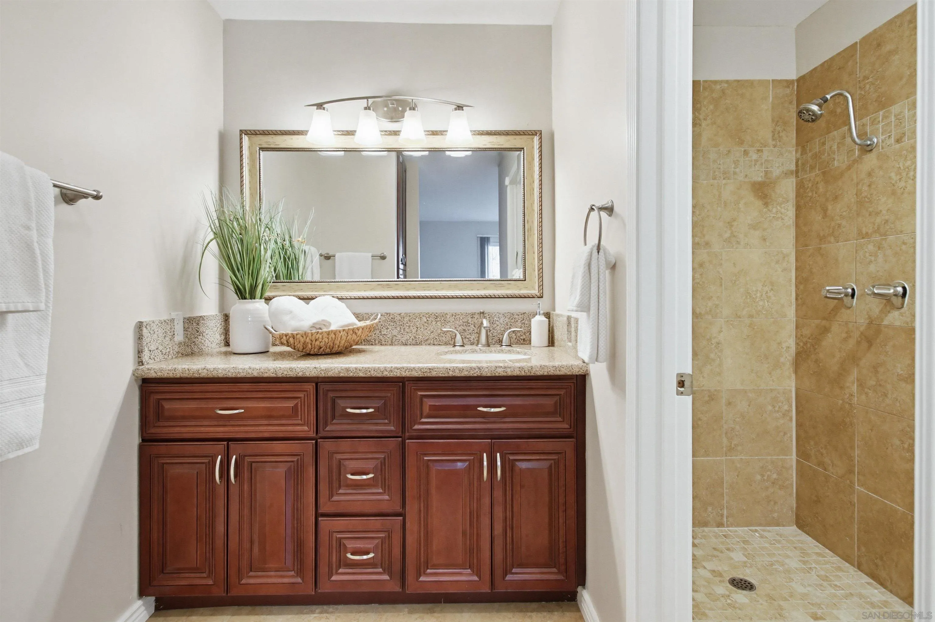 Photo #8: 260001774 Listing: Photo #8