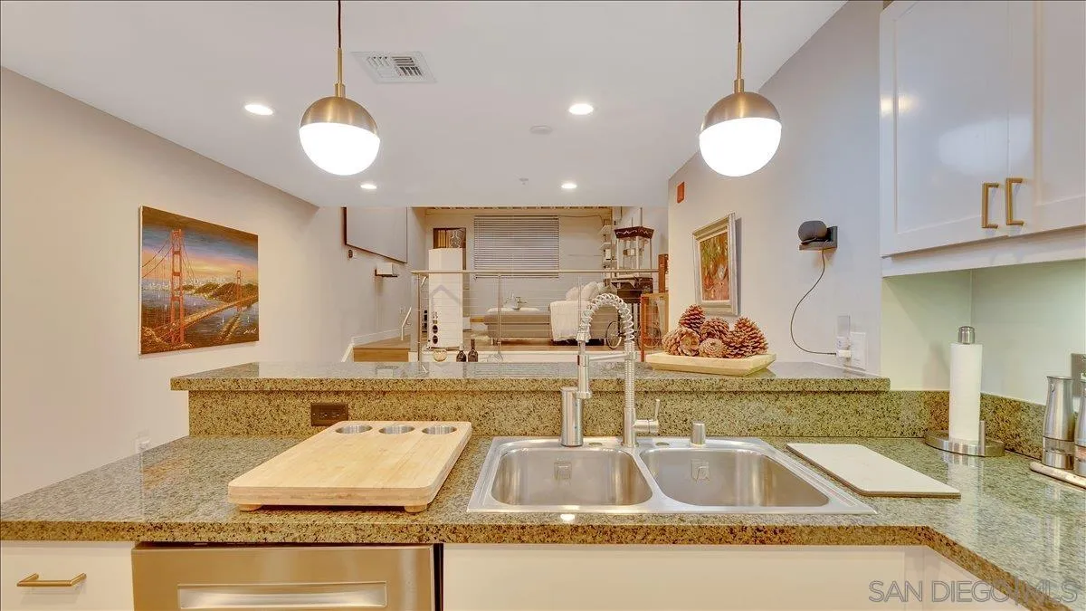https://cdn.realtyfeed.com/cdn/127/260001776/ee027ae8668f0796e924652777dfbafe.webp