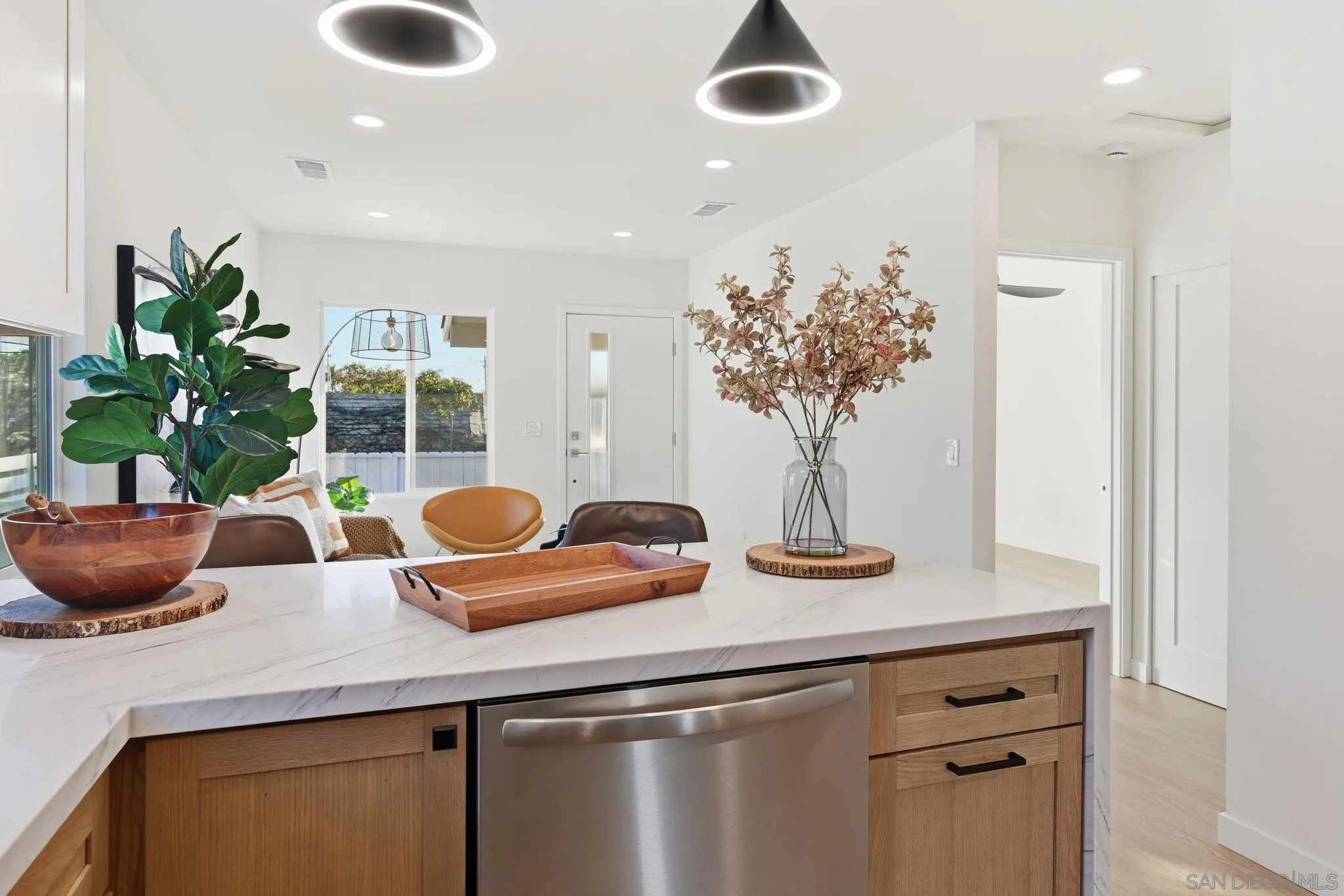 https://cdn.realtyfeed.com/cdn/127/260001777/17f7cf467694c4ec50f65d21e02aa74d.webp