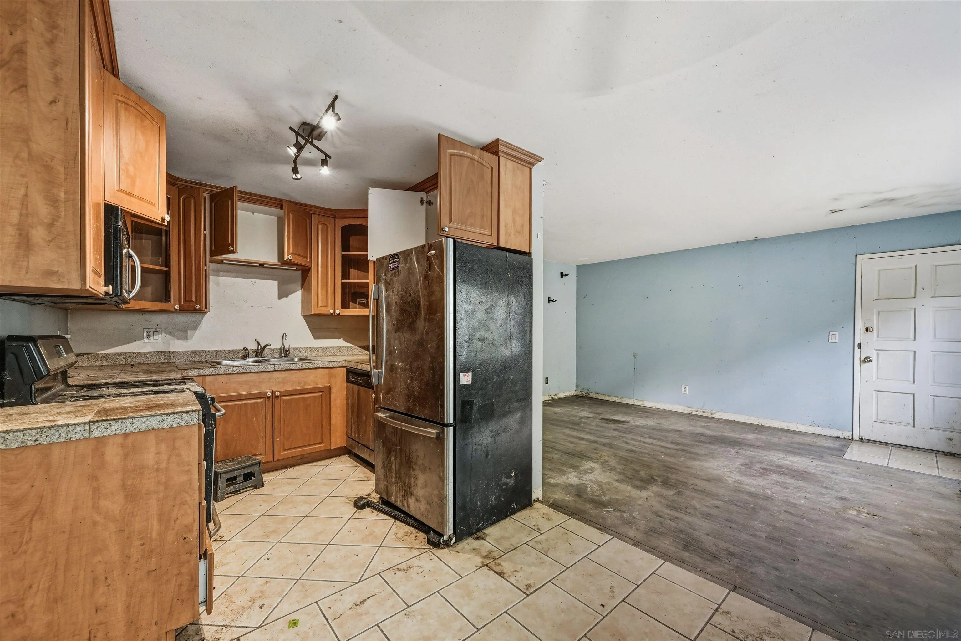 https://cdn.realtyfeed.com/cdn/127/260001778/11e137135ed540c59e1468bc0da3a048.webp