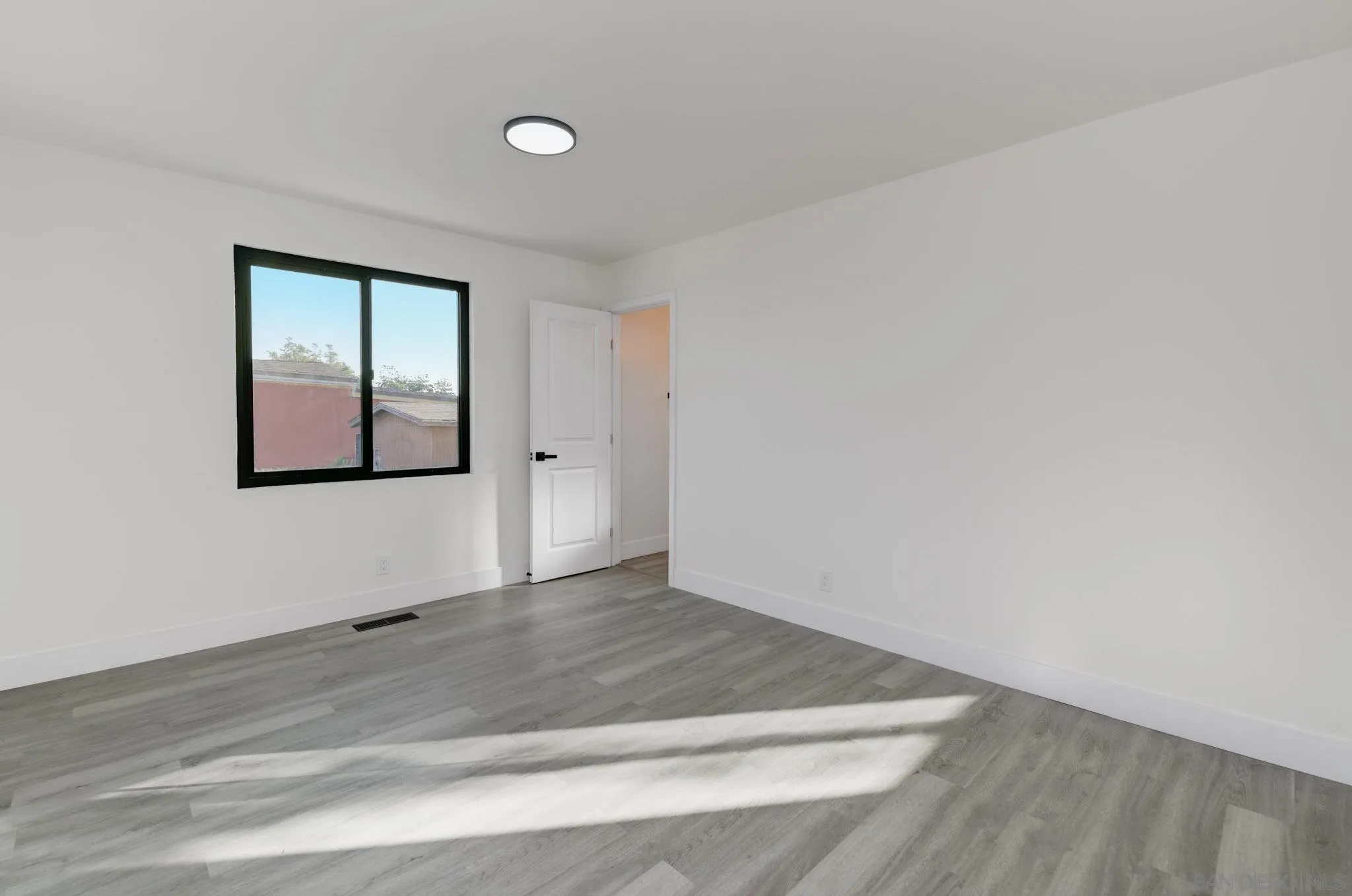 https://cdn.realtyfeed.com/cdn/127/260001780/52da46d42202a80424568b1bafa93edf.webp
