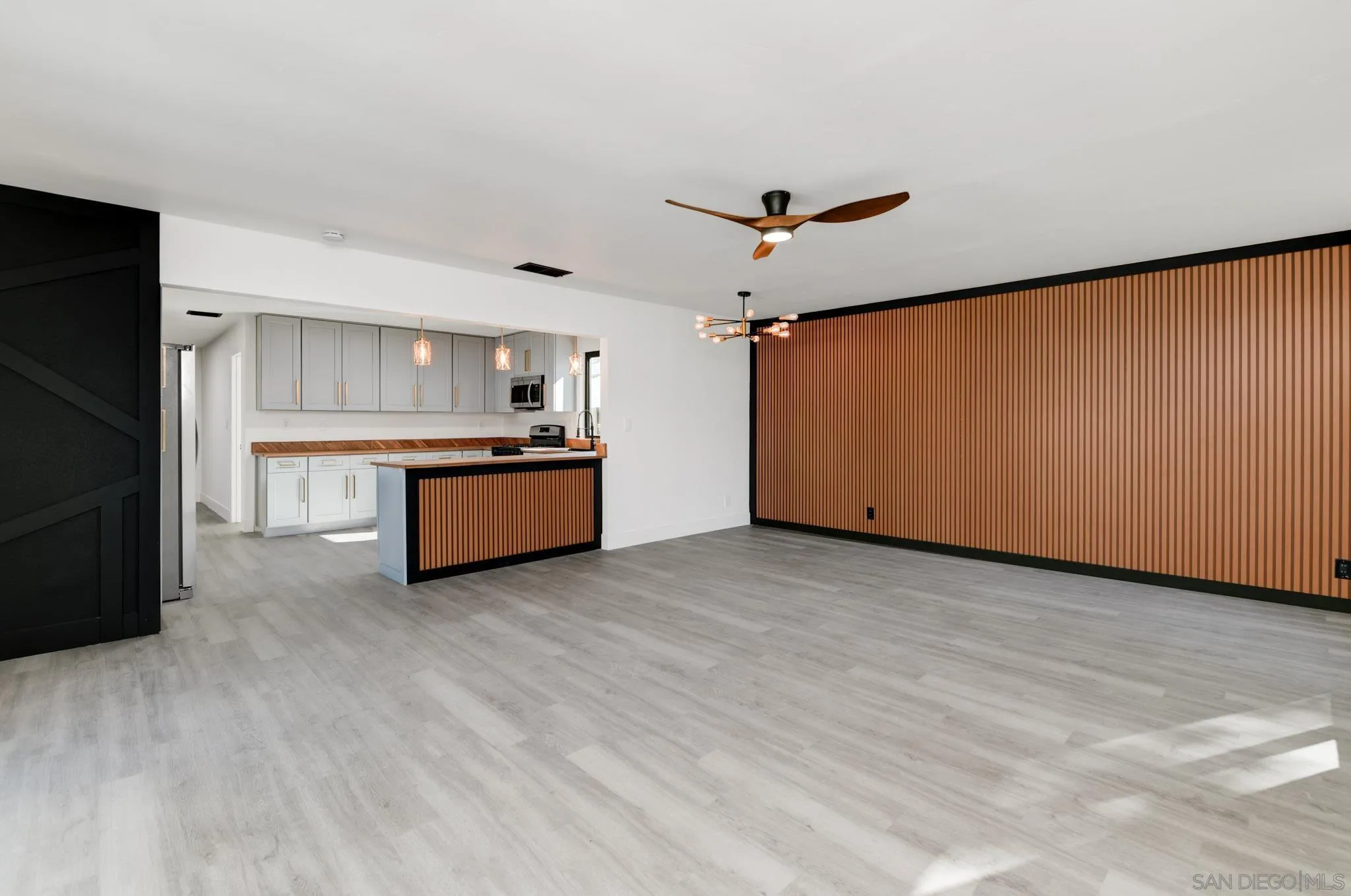 https://cdn.realtyfeed.com/cdn/127/260001781/e1d287a56c5a48635d916351bf85b219.webp