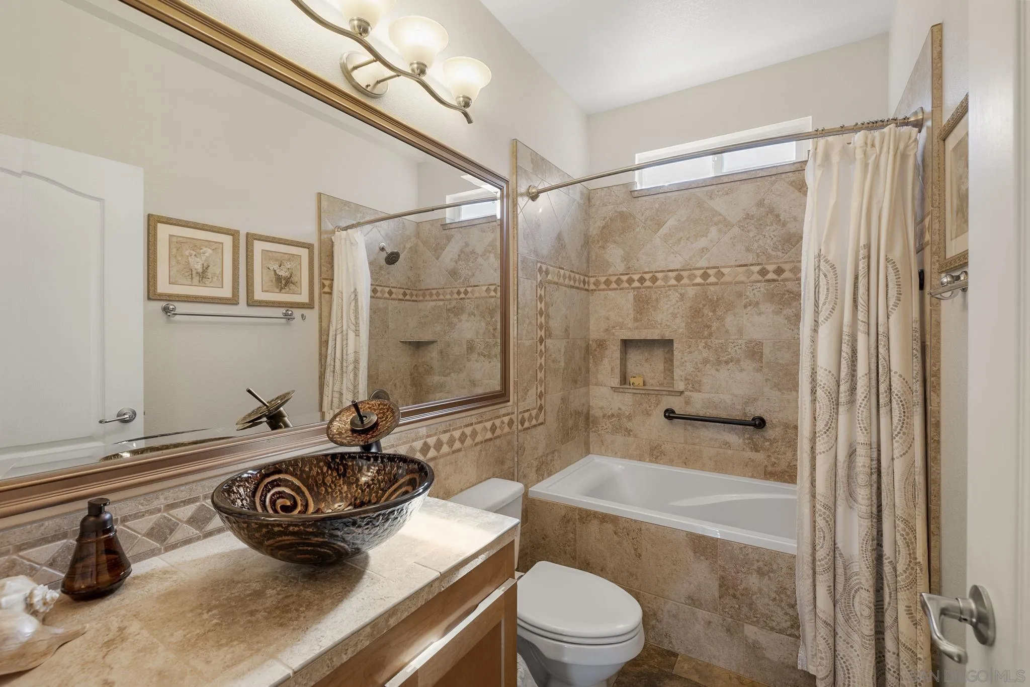 https://cdn.realtyfeed.com/cdn/127/260001787/984238cffea4a98b1637c066e758ae46.webp