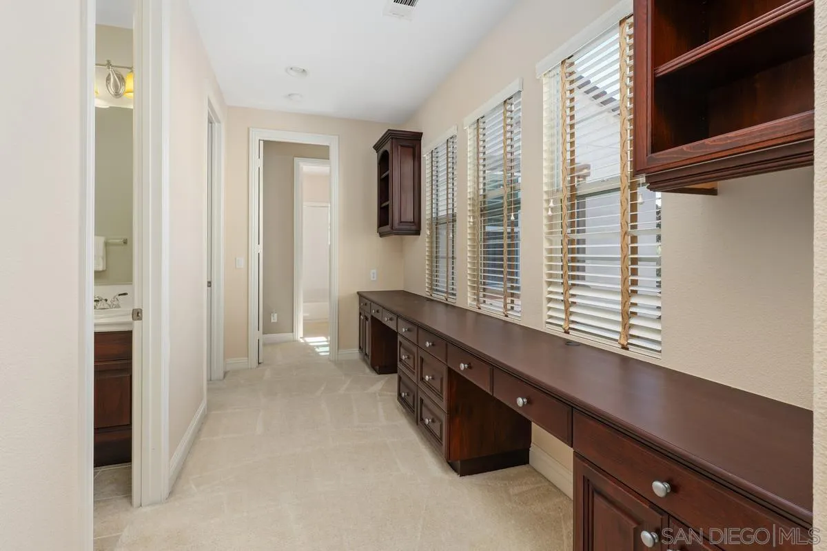 https://cdn.realtyfeed.com/cdn/127/260001791/dfd118c37b4a9f99834578f1881d2711.webp
