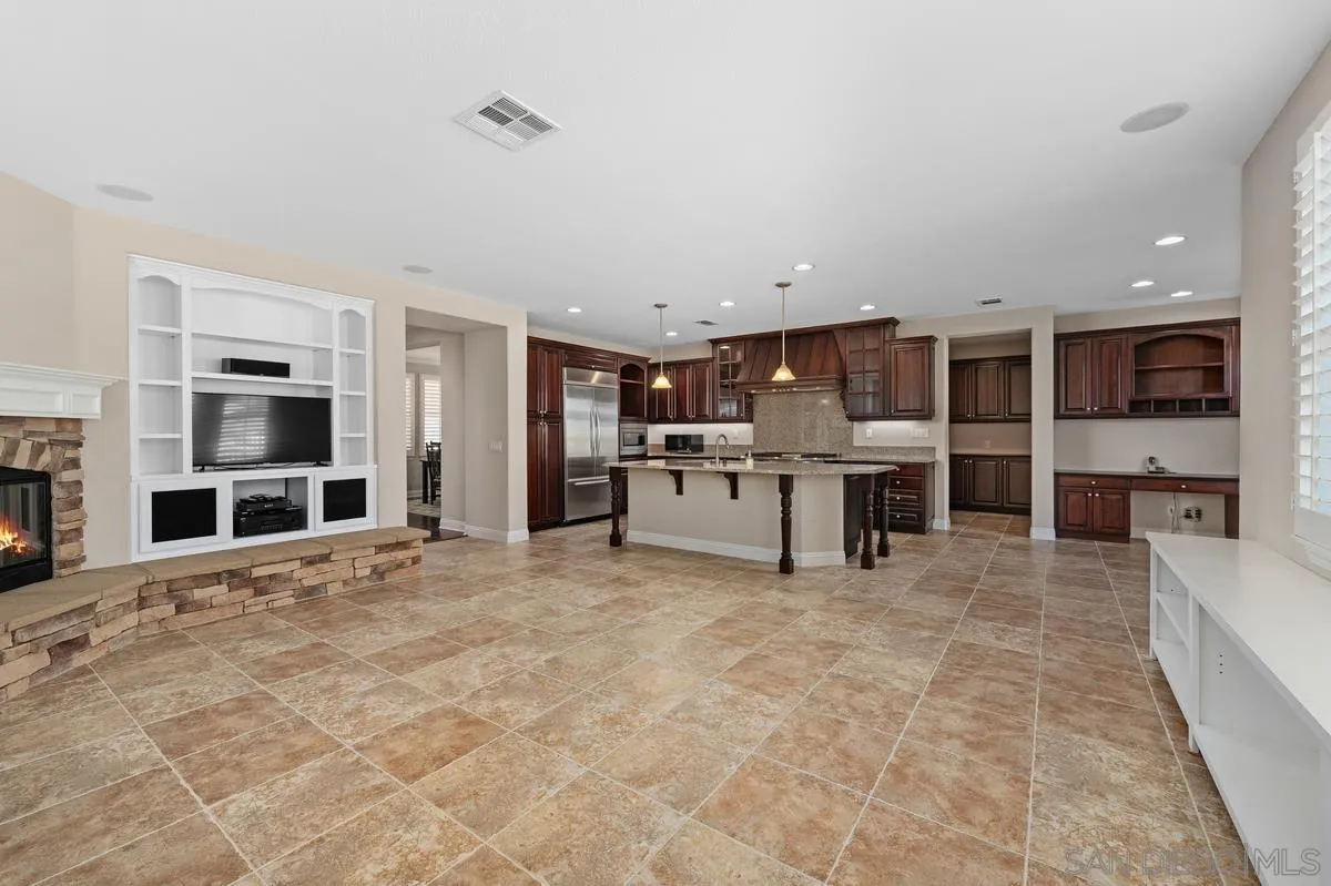 https://cdn.realtyfeed.com/cdn/127/260001791/e99ba0ef6204edc7d61a583403e79c5b.webp
