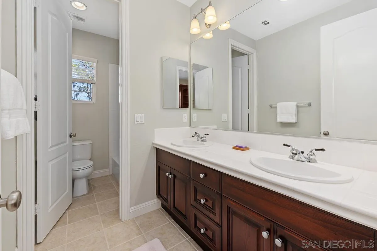 https://cdn.realtyfeed.com/cdn/127/260001791/f35535b02354e64bb01c456bb02c6714.webp