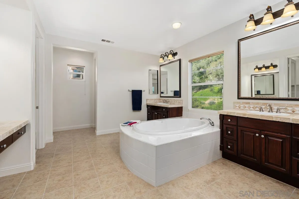 https://cdn.realtyfeed.com/cdn/127/260001791/f8430aae96dd389d3b86070ae618bcd6.webp
