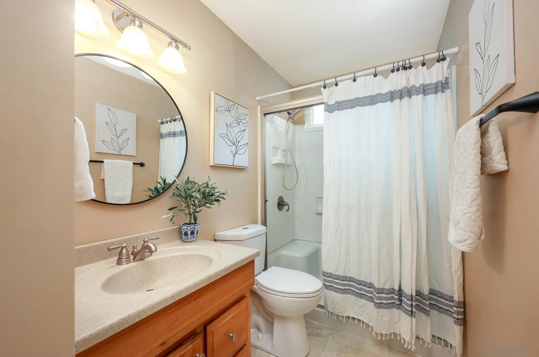 https://cdn.realtyfeed.com/cdn/127/260001794/0147f392a5883385fefde87876b8f713.webp