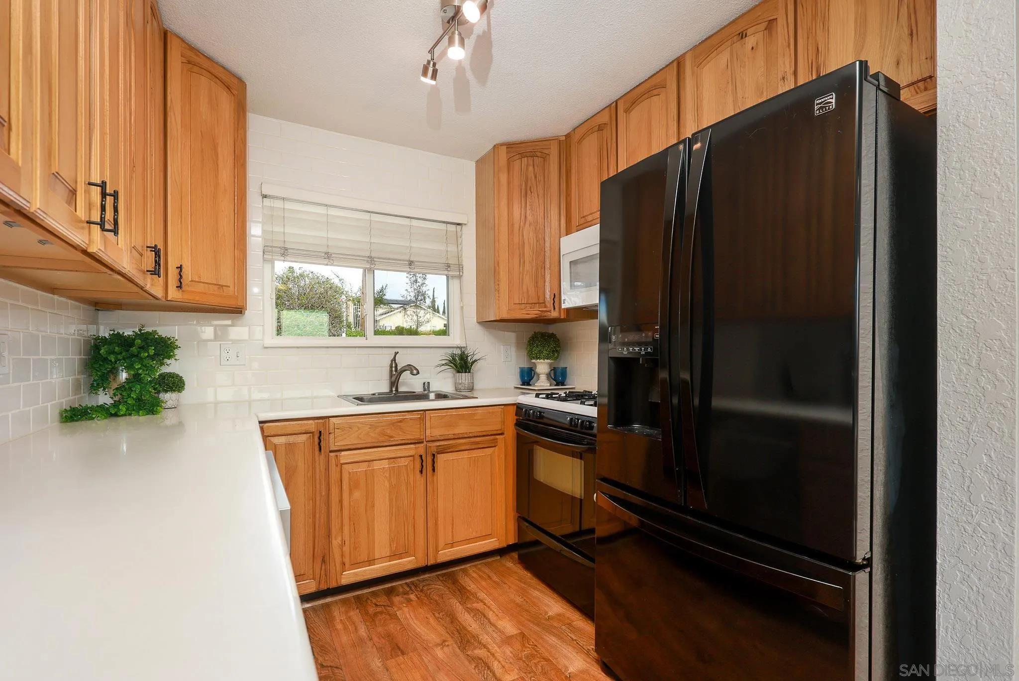 https://cdn.realtyfeed.com/cdn/127/260001794/0eaf72f948ad05dc52bfe812870cca70.webp