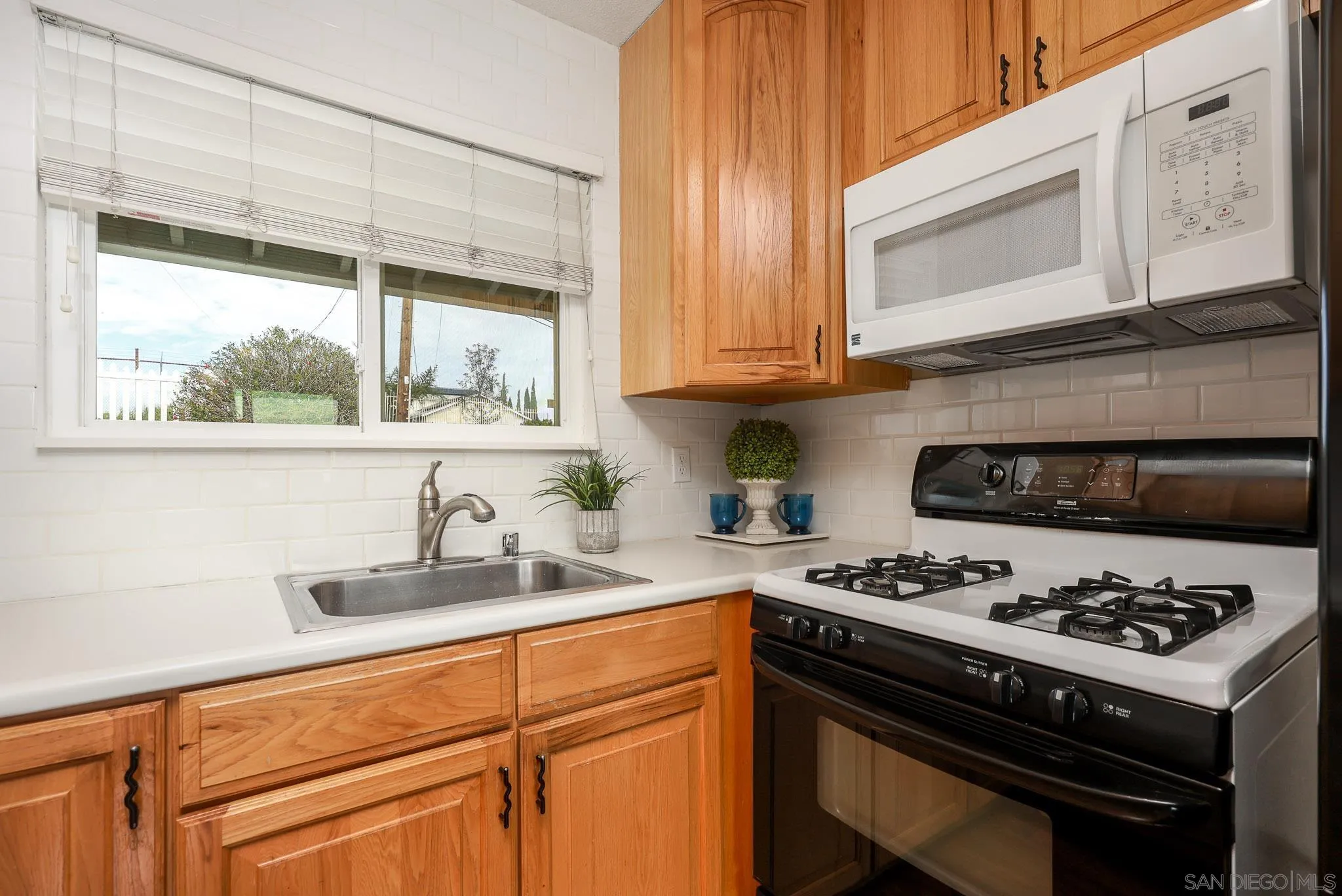 https://cdn.realtyfeed.com/cdn/127/260001794/5a5316b0258651944566dc7930975401.webp