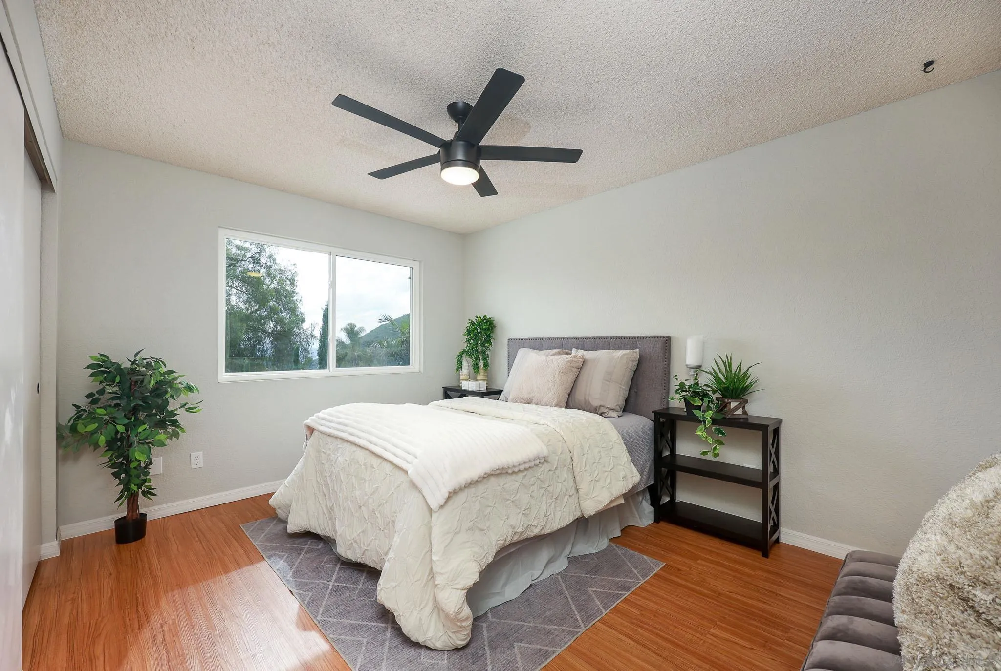 https://cdn.realtyfeed.com/cdn/127/260001794/8c808c5158700be19f0aa2dc80a35fc2.webp