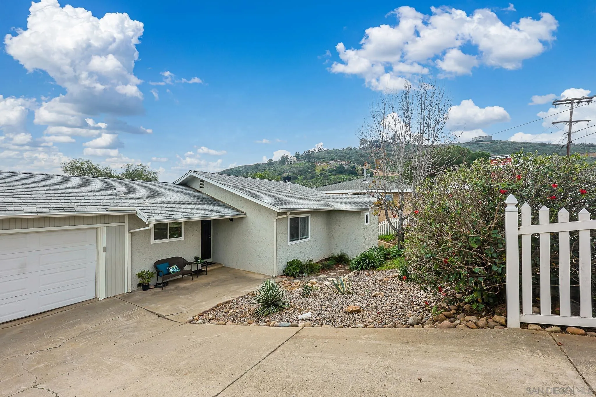 https://cdn.realtyfeed.com/cdn/127/260001794/a436a64da8bc895c937a928785d168a0.webp