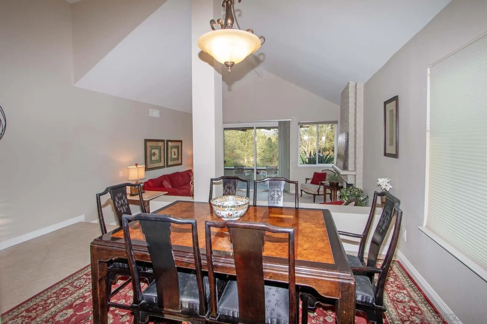 https://cdn.realtyfeed.com/cdn/127/260001795/01b408956e5863bd422c1642a27fe8e9.webp