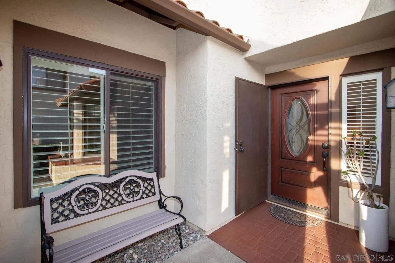 https://cdn.realtyfeed.com/cdn/127/260001795/c38a7b40b82ef78391e2f6e4ec444989.webp