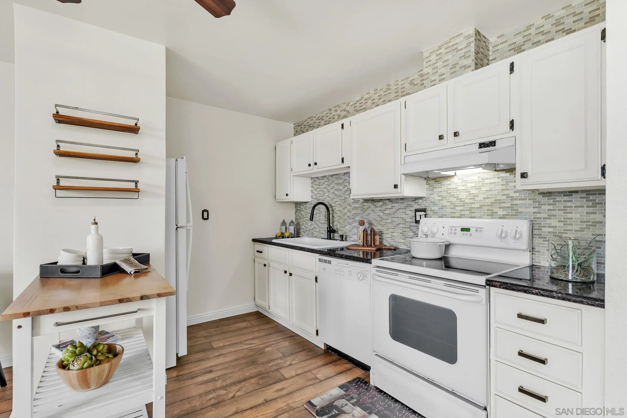 Photo #6: 260001796 Listing: Photo #6