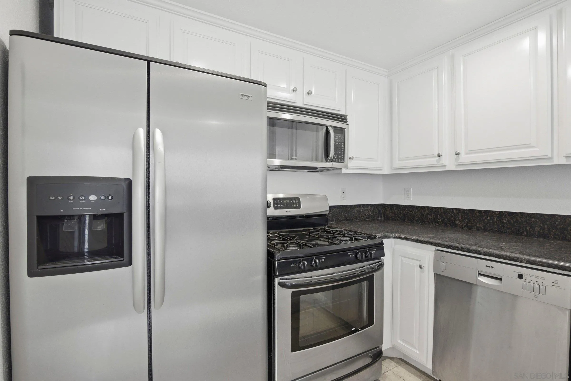 https://cdn.realtyfeed.com/cdn/127/260001799/74b8e390e81eaeb28182468fad7206d8.webp