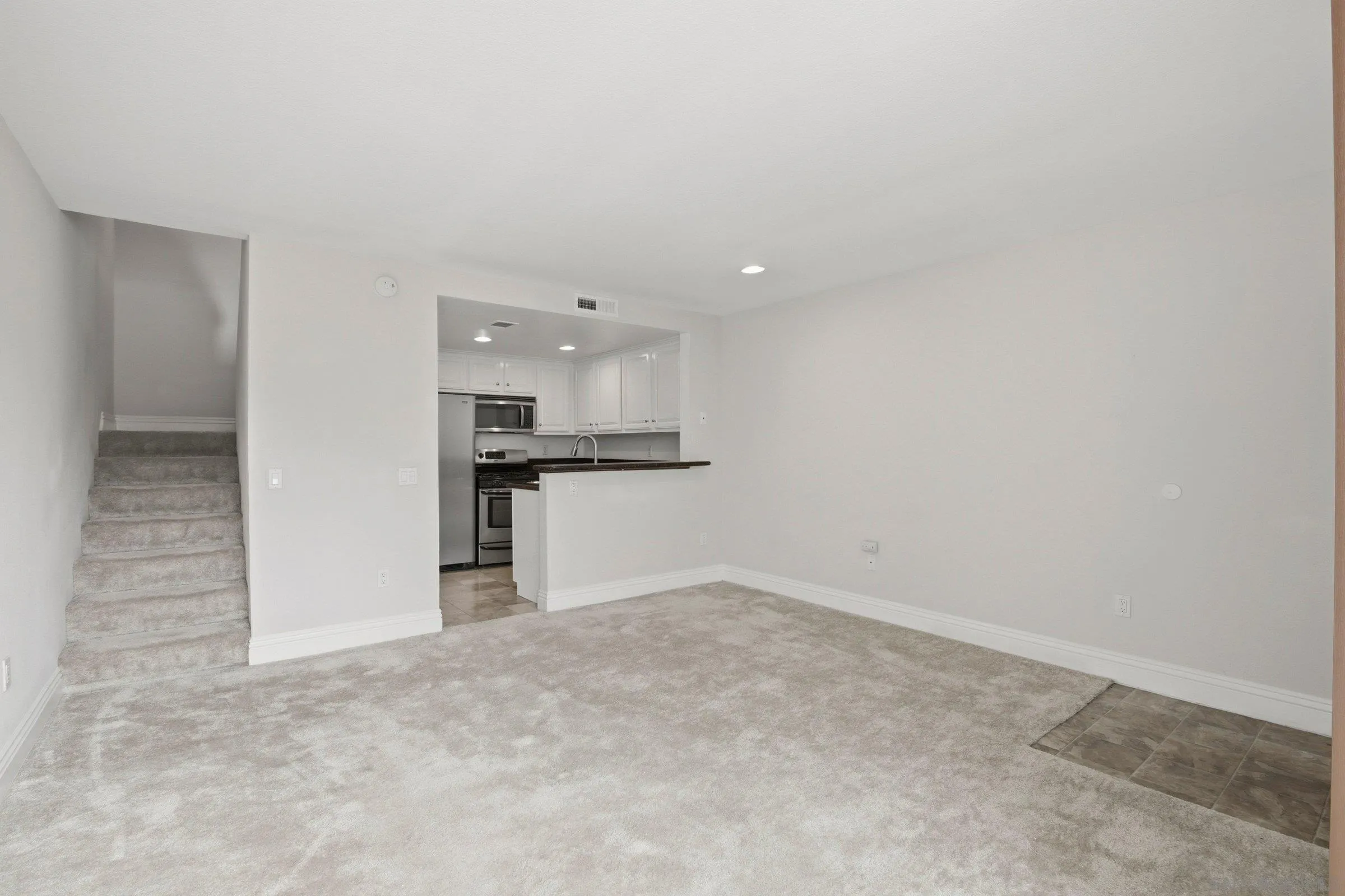 https://cdn.realtyfeed.com/cdn/127/260001799/7b1029cca06d6f71034072e93205af06.webp