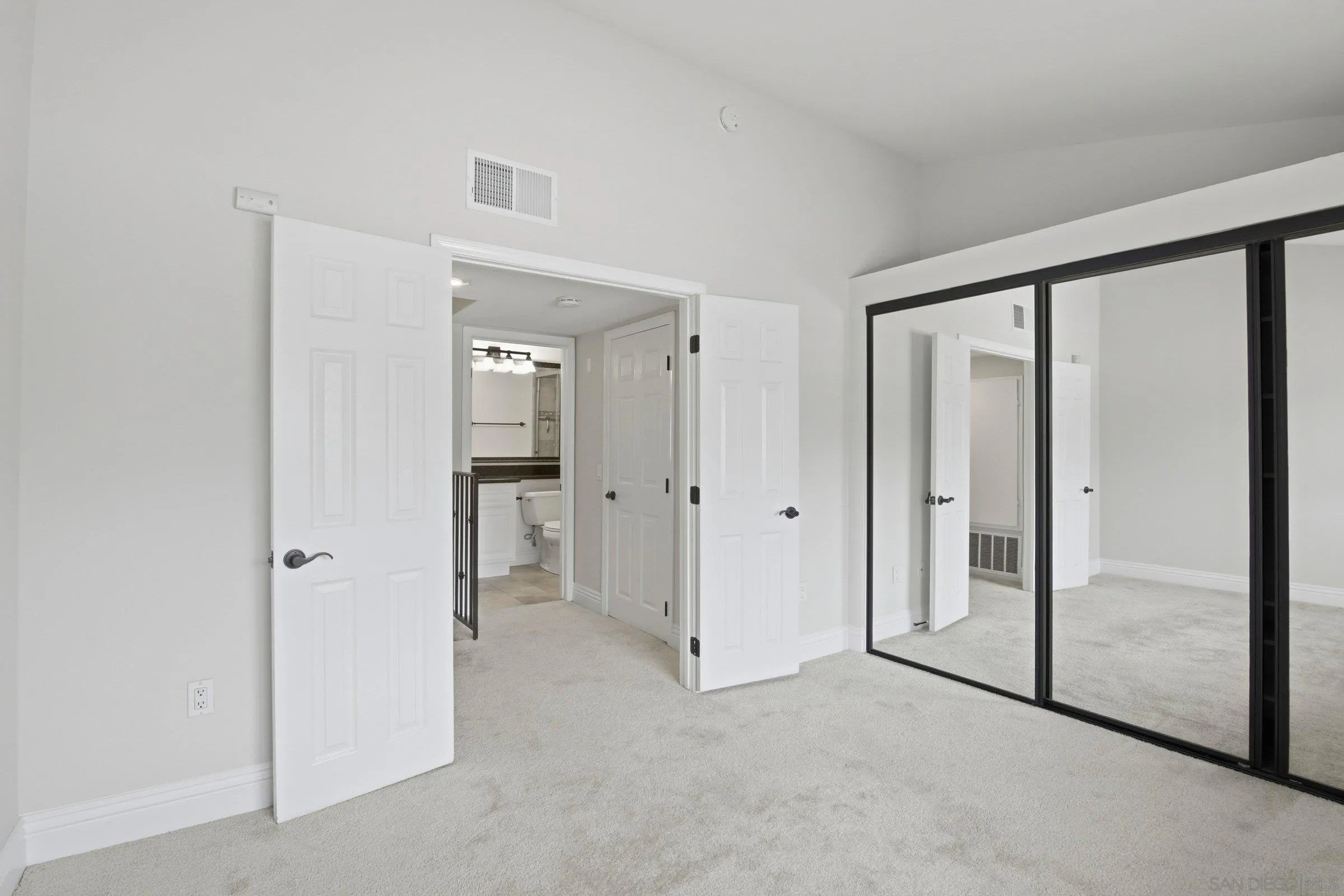 https://cdn.realtyfeed.com/cdn/127/260001799/c364c58656e9724ee54922fd9b510eff.webp