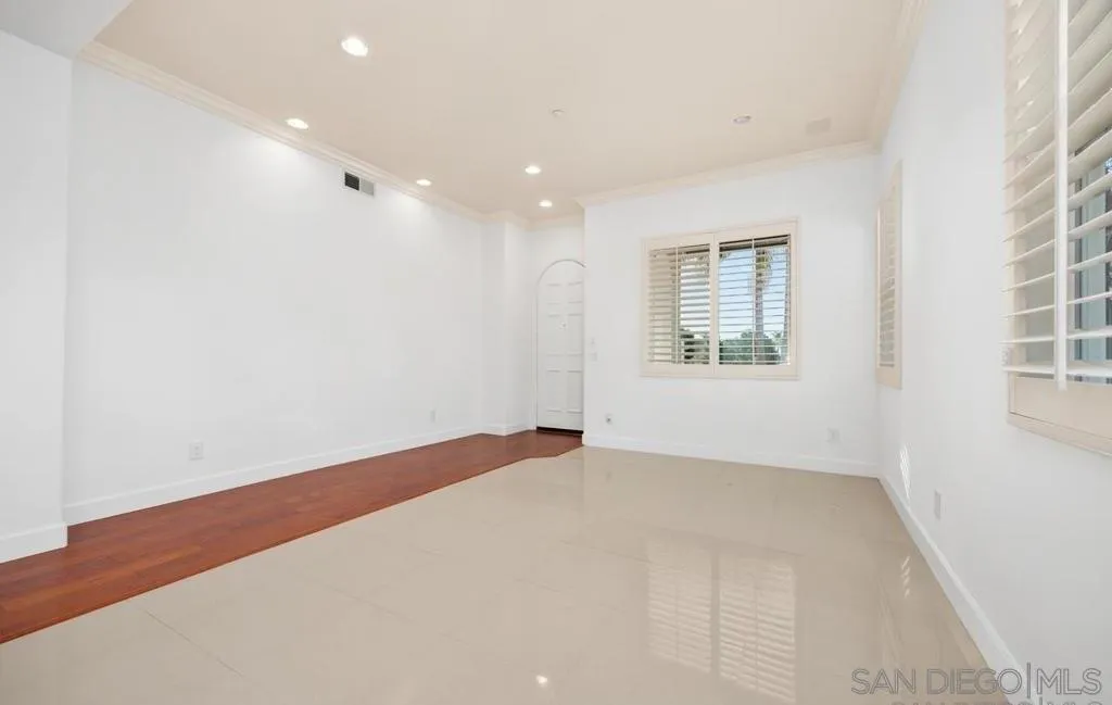 https://cdn.realtyfeed.com/cdn/127/2600018/2709e99f468b8dec94b00aa5060f92b6.webp
