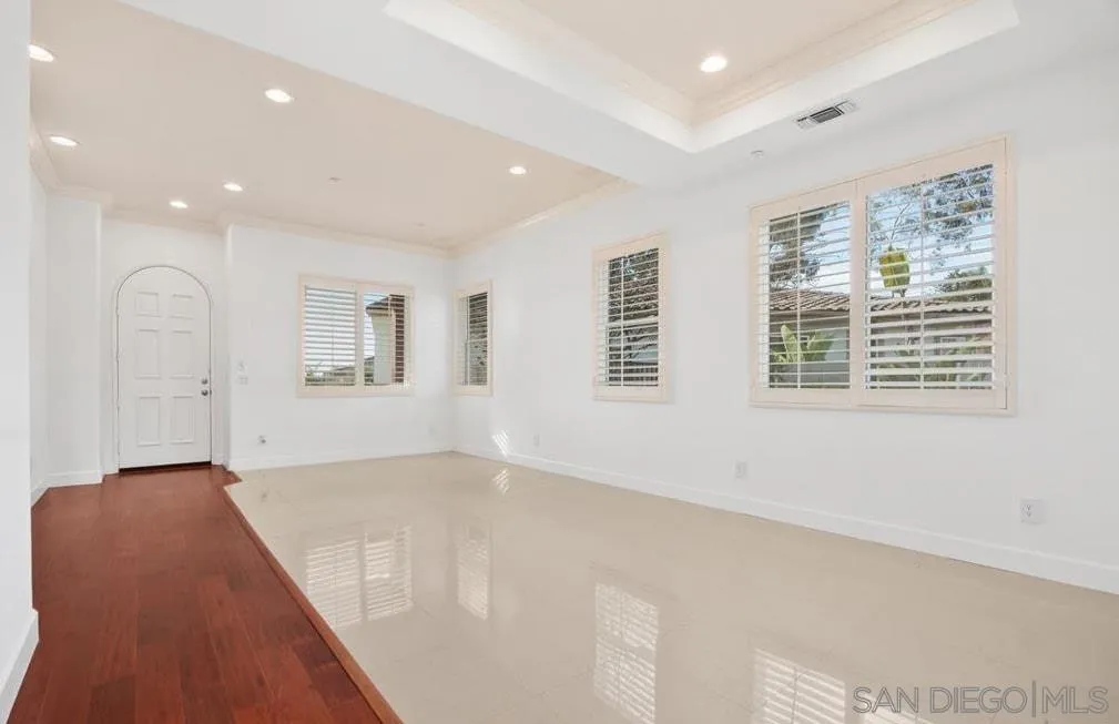 https://cdn.realtyfeed.com/cdn/127/2600018/7dec3706a6e9eb47bde74edb72f74354.webp