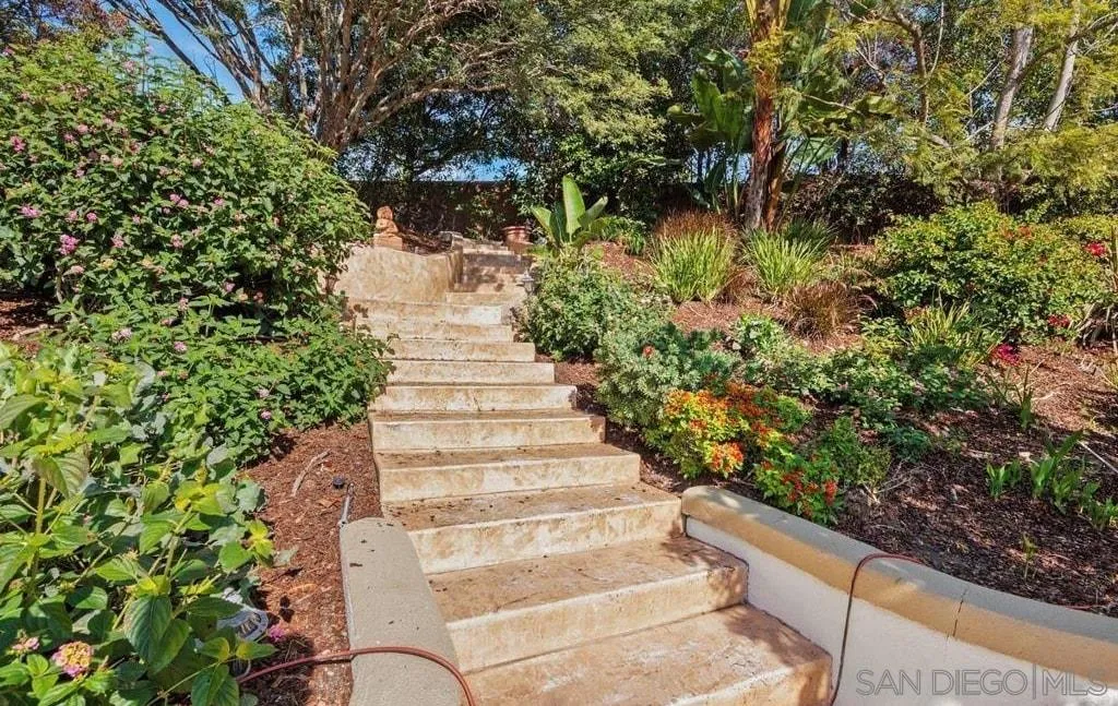 https://cdn.realtyfeed.com/cdn/127/2600018/8fd28609de21e21800e020f69b3e3f8b.webp