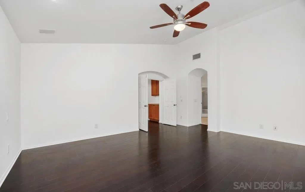 https://cdn.realtyfeed.com/cdn/127/2600018/e850d161599229cf42981893bc84f5ca.webp