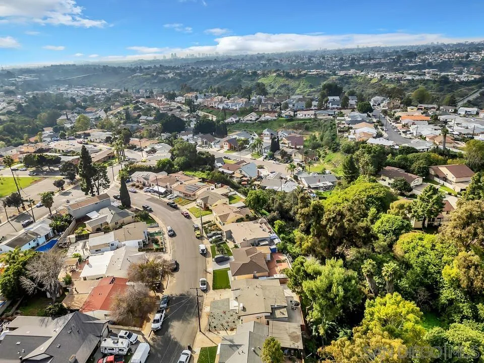 https://cdn.realtyfeed.com/cdn/127/260001800/ce52ec3a711159364eb67925056637b1.webp