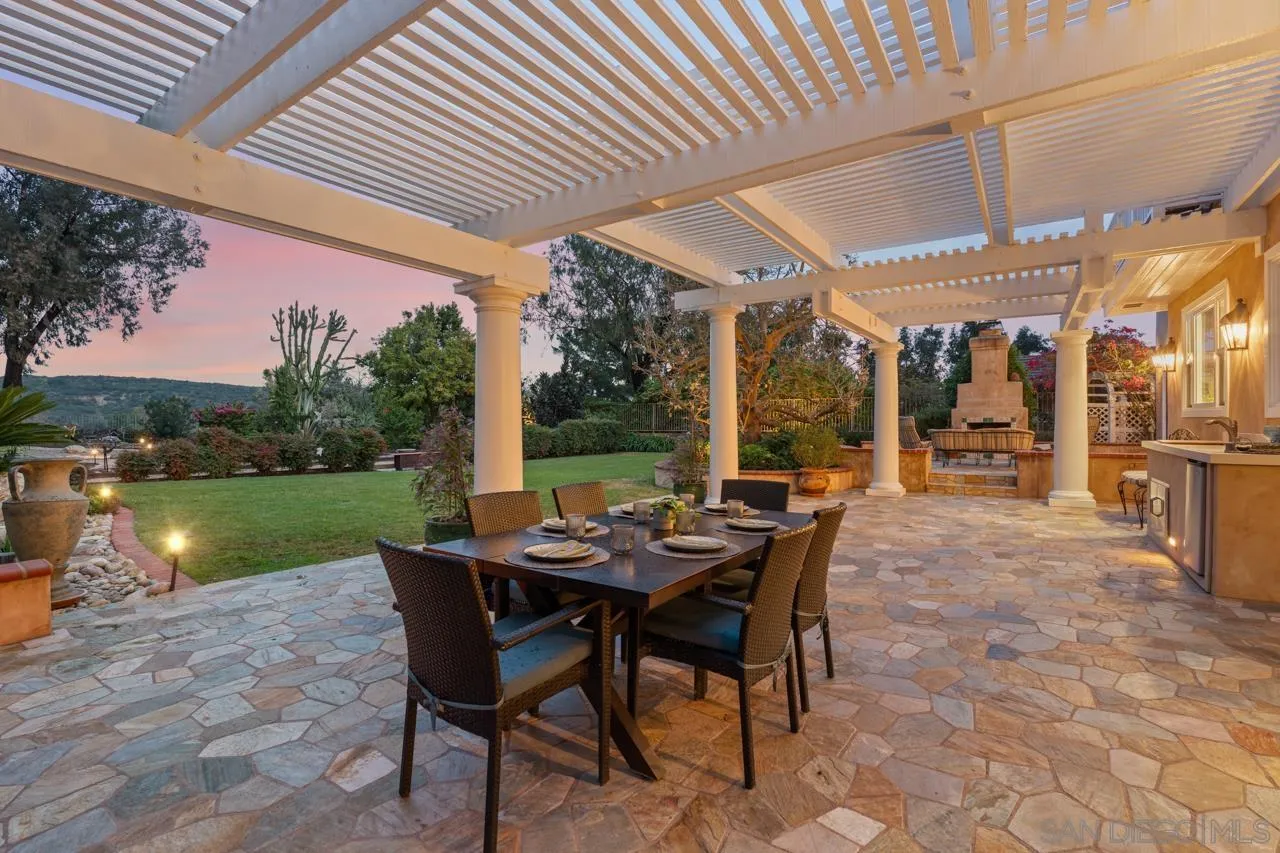 https://cdn.realtyfeed.com/cdn/127/260001805/00e1c5ca18058962b6760f90d47e5b94.webp