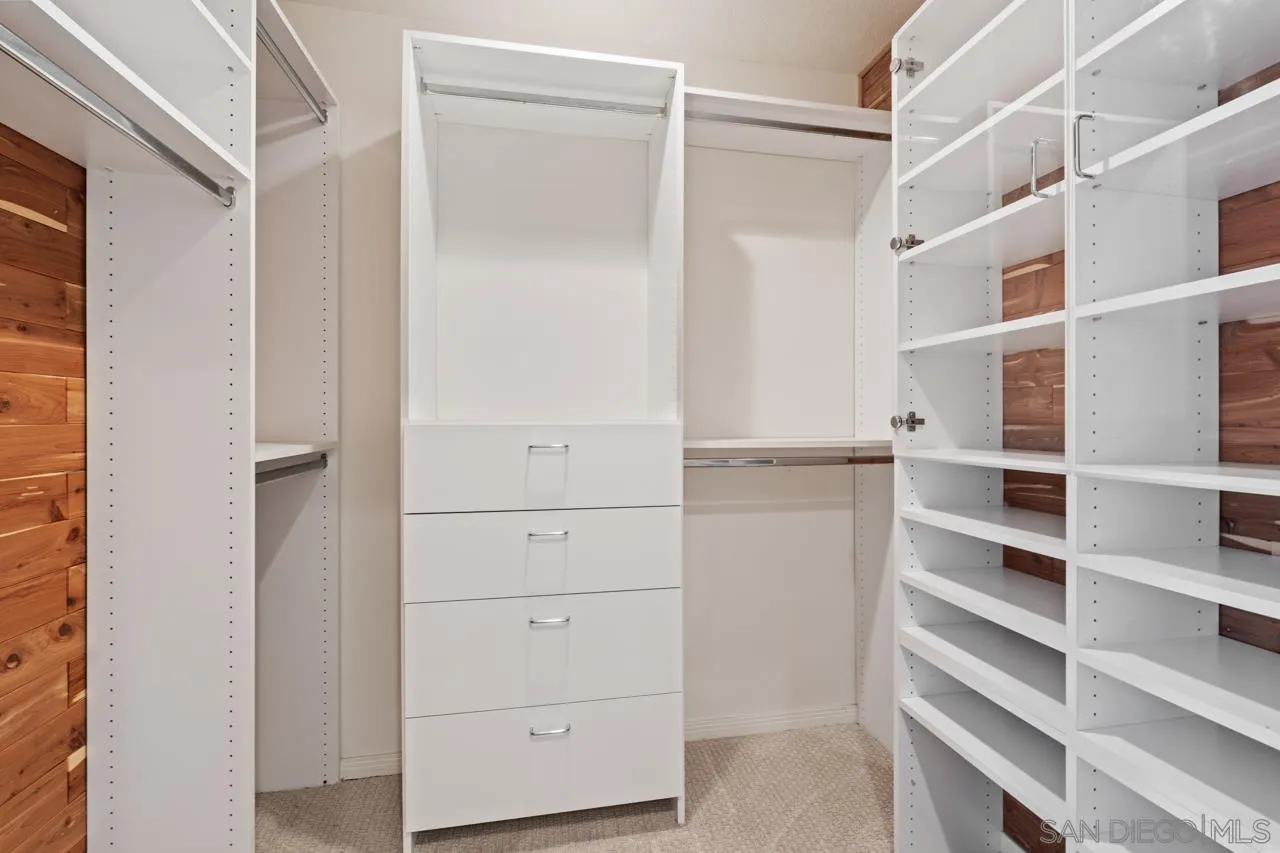 https://cdn.realtyfeed.com/cdn/127/260001805/1fb157c2178af1d3a737a44f704a7c45.webp