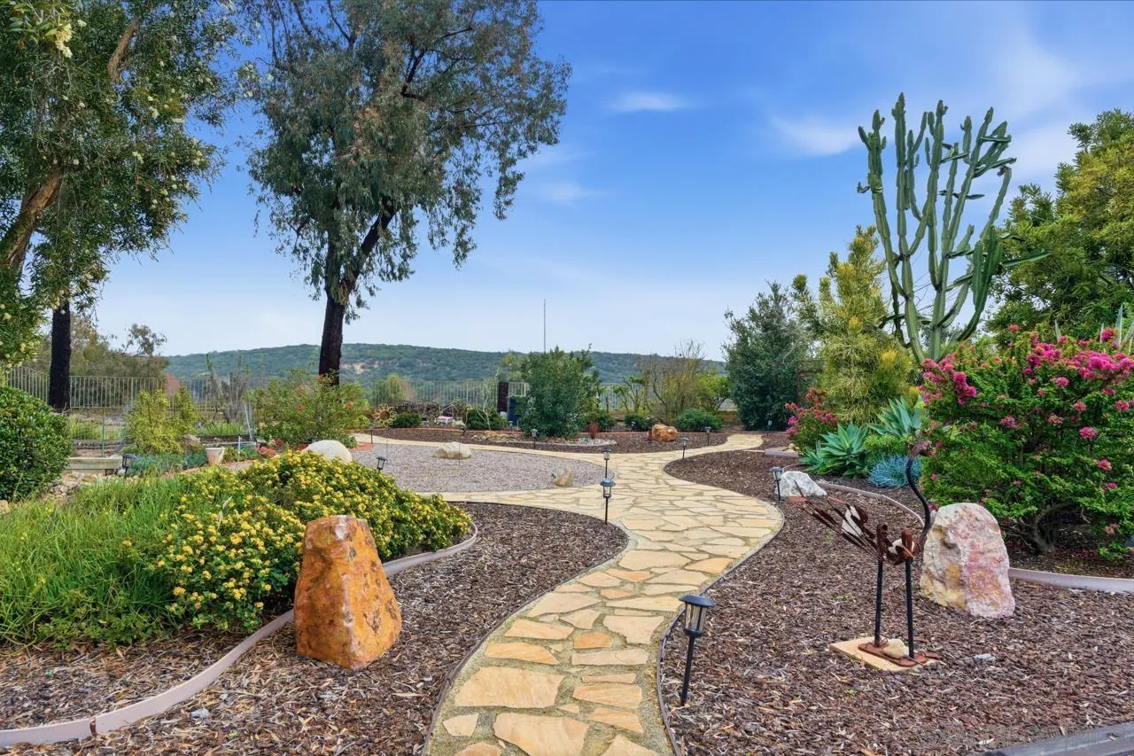 https://cdn.realtyfeed.com/cdn/127/260001805/866a5286fe9886810f97086bf1a0f656.webp
