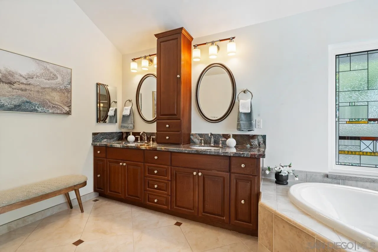 https://cdn.realtyfeed.com/cdn/127/260001805/89ebe852acc9b75d8a5135915a0e7c73.webp