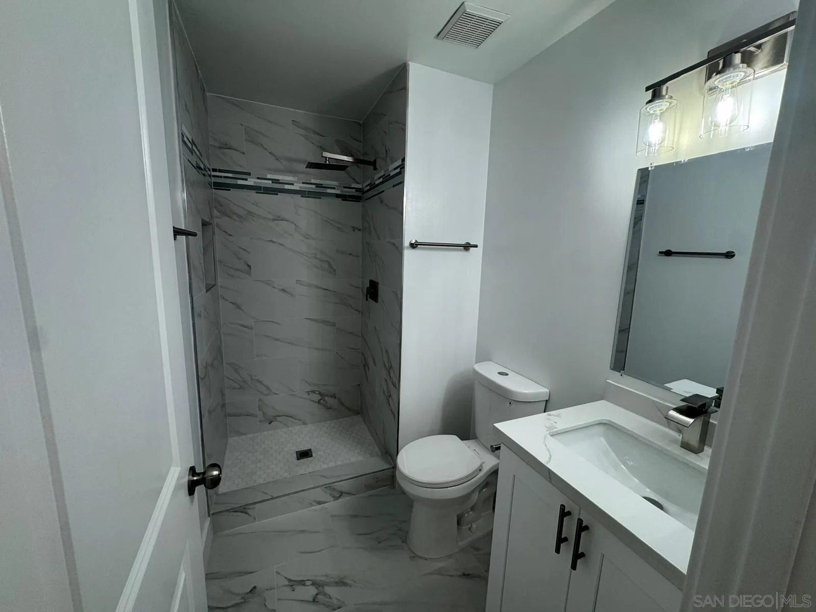 https://cdn.realtyfeed.com/cdn/127/260001806/8652636cbb665264137b551e3263d57e.webp