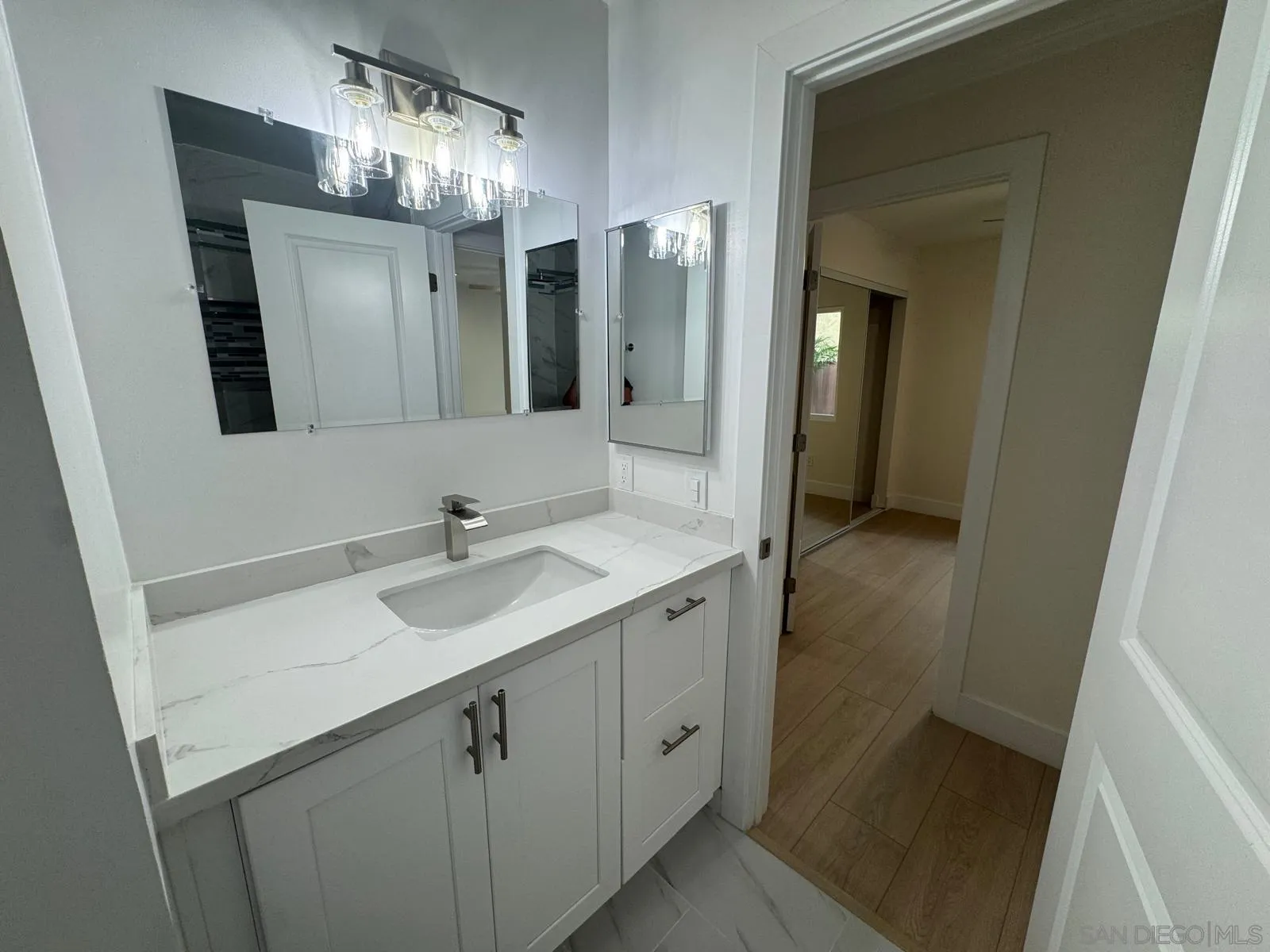 https://cdn.realtyfeed.com/cdn/127/260001806/8f1e4135169dfc8c17c14f398412c629.webp