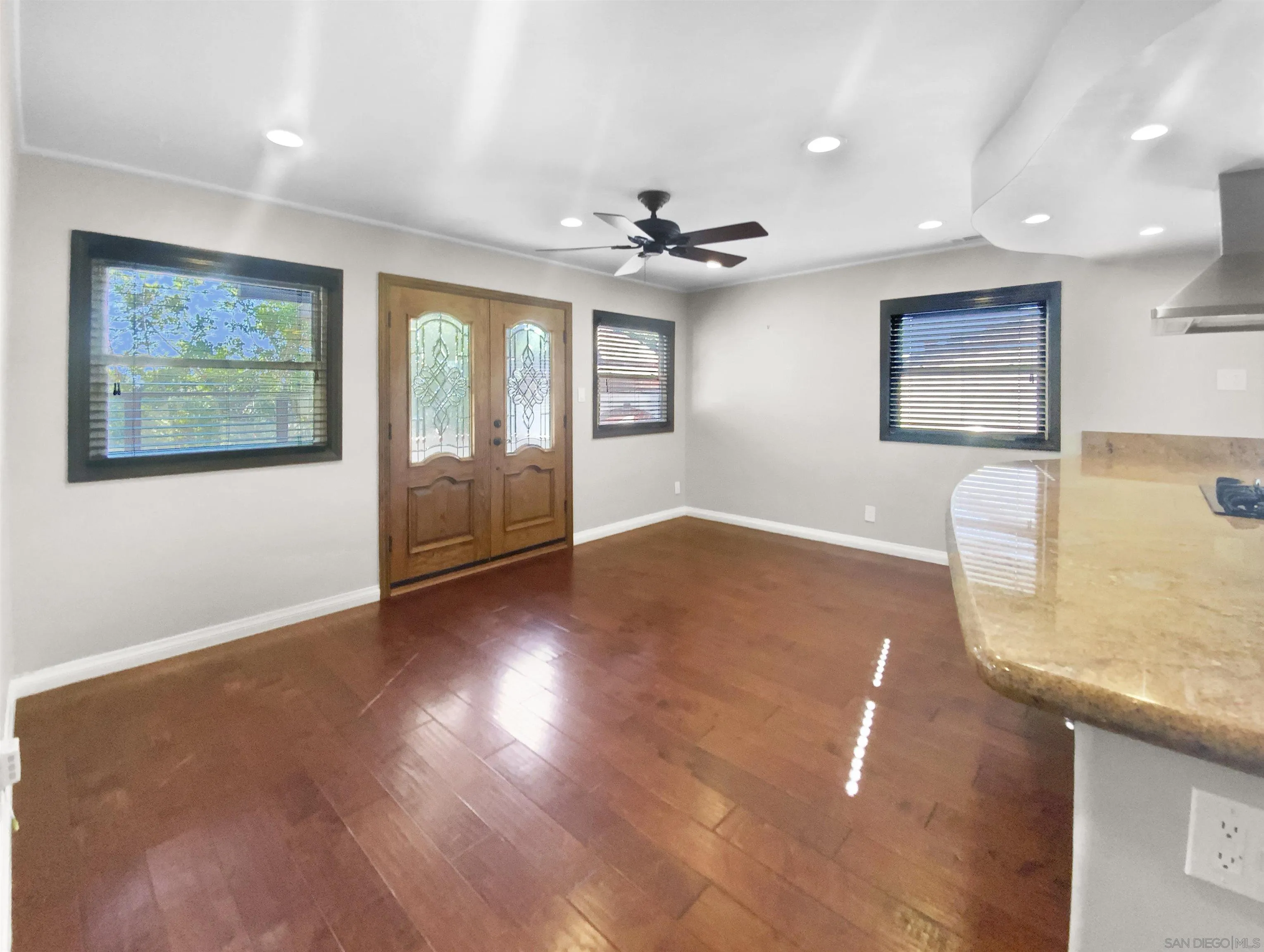 https://cdn.realtyfeed.com/cdn/127/260001807/19b168757b80a2952138e83ab126b79b.webp