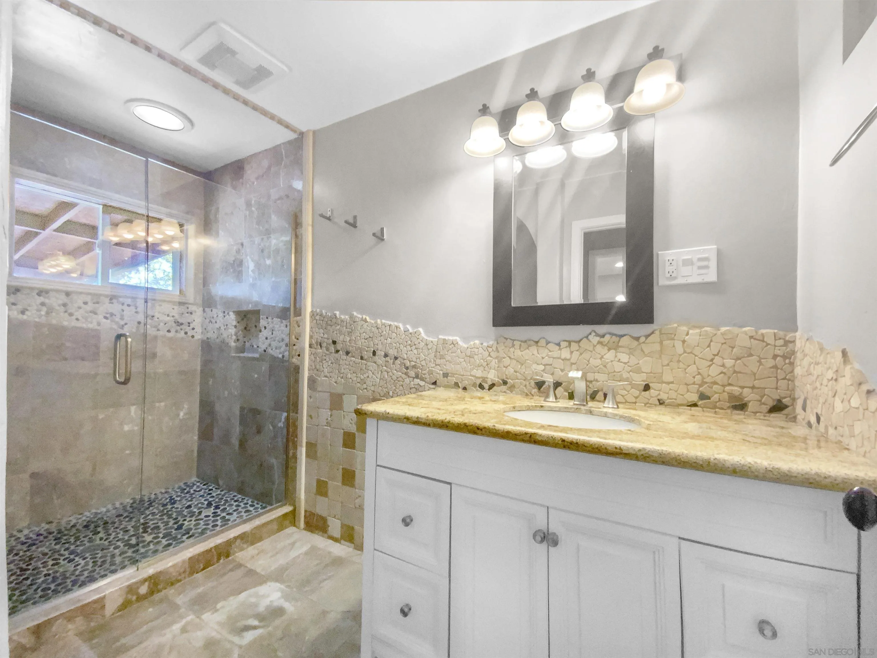 https://cdn.realtyfeed.com/cdn/127/260001807/ecc25a14822600521d59bc09b5690af1.webp