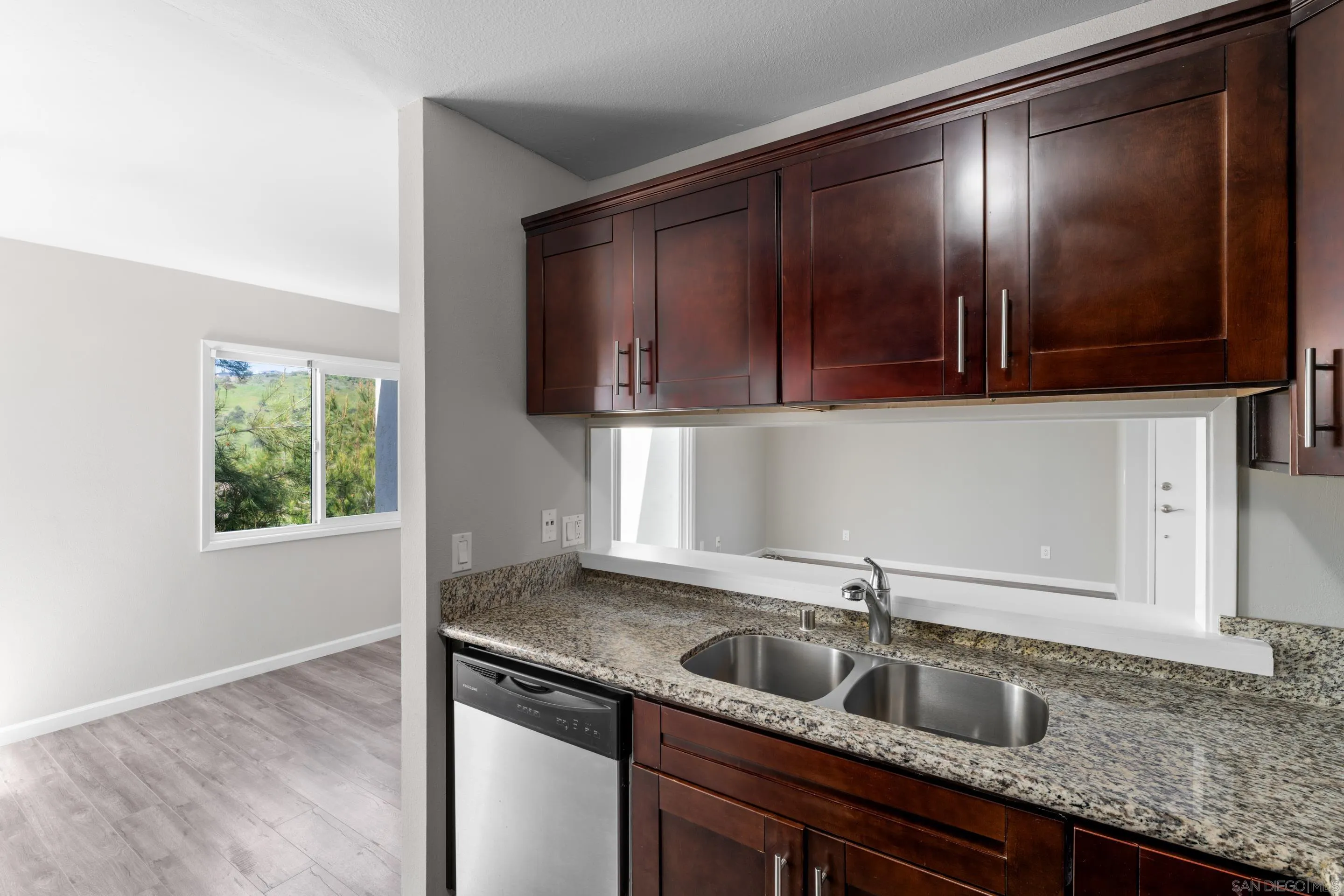 https://cdn.realtyfeed.com/cdn/127/260001808/a0c6fc39ac2355d804160c07034ba2c9.webp