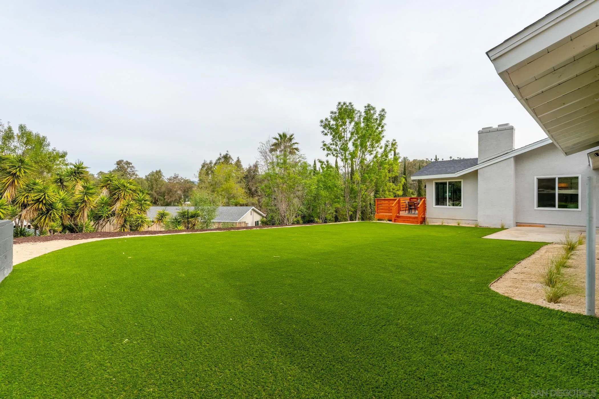 https://cdn.realtyfeed.com/cdn/127/260001811/47a0f6d5d6f41eceeb53930c8a56af52.webp