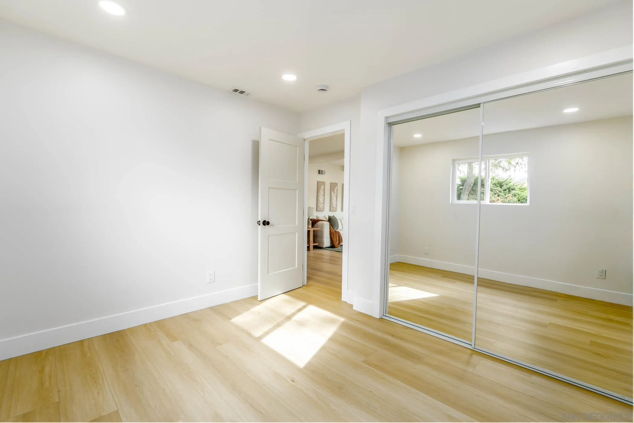 https://cdn.realtyfeed.com/cdn/127/260001811/98aa24b4c0becd08e31d6bb490ce4526.webp